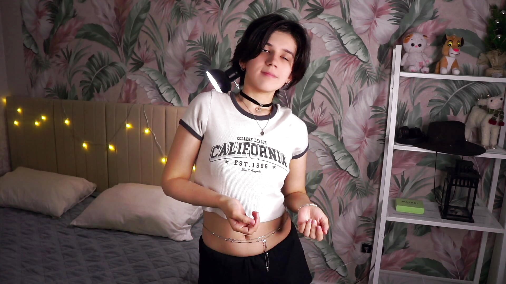 Grace and rhythm in one movement 💃 - CarollDuemmel 캠 모델의 동영상