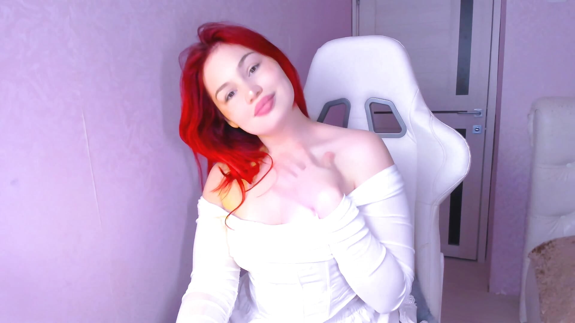 its ME – видео вебкам-модели RiriSweeety