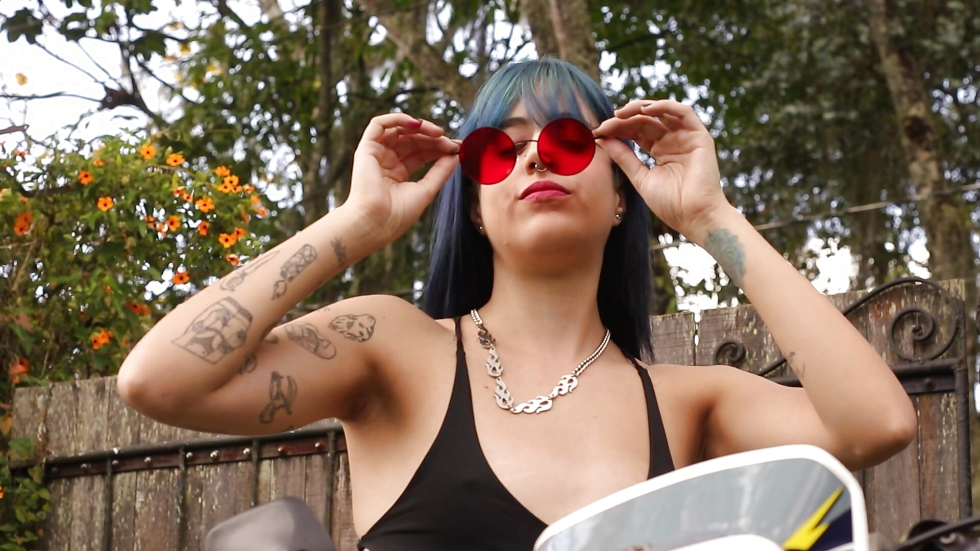 Motorcycle girl — filmik Rosse_Baker_, modela(-lki) na kamerkach