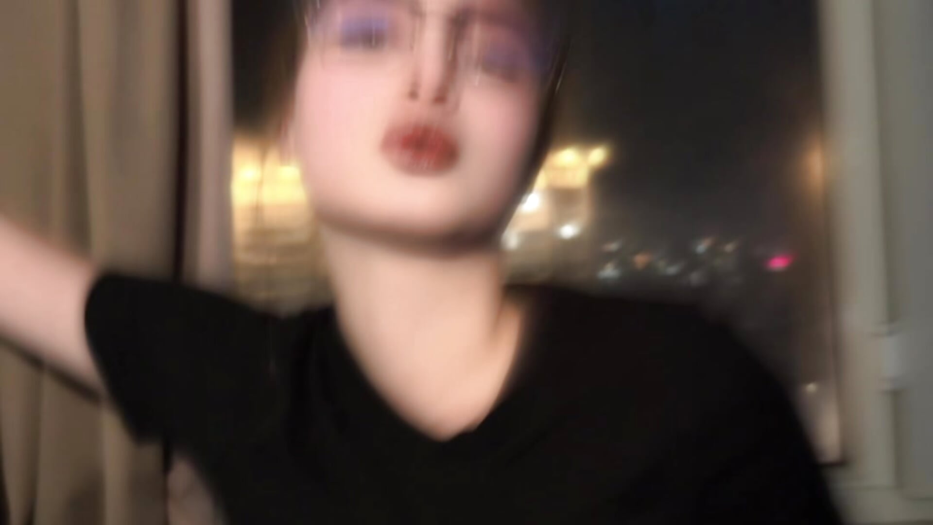 2025-10-31-014326769 - video oleh MousyHello kamera model