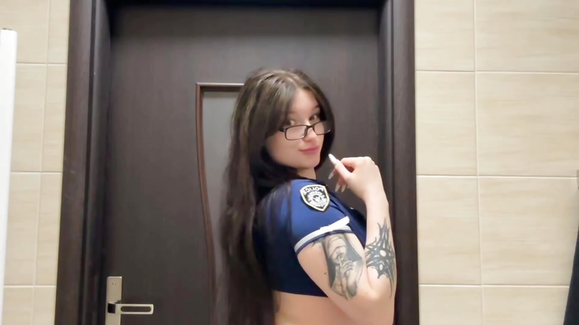 You are under arrest! - vídeo de la modelo de cam KrisCauter