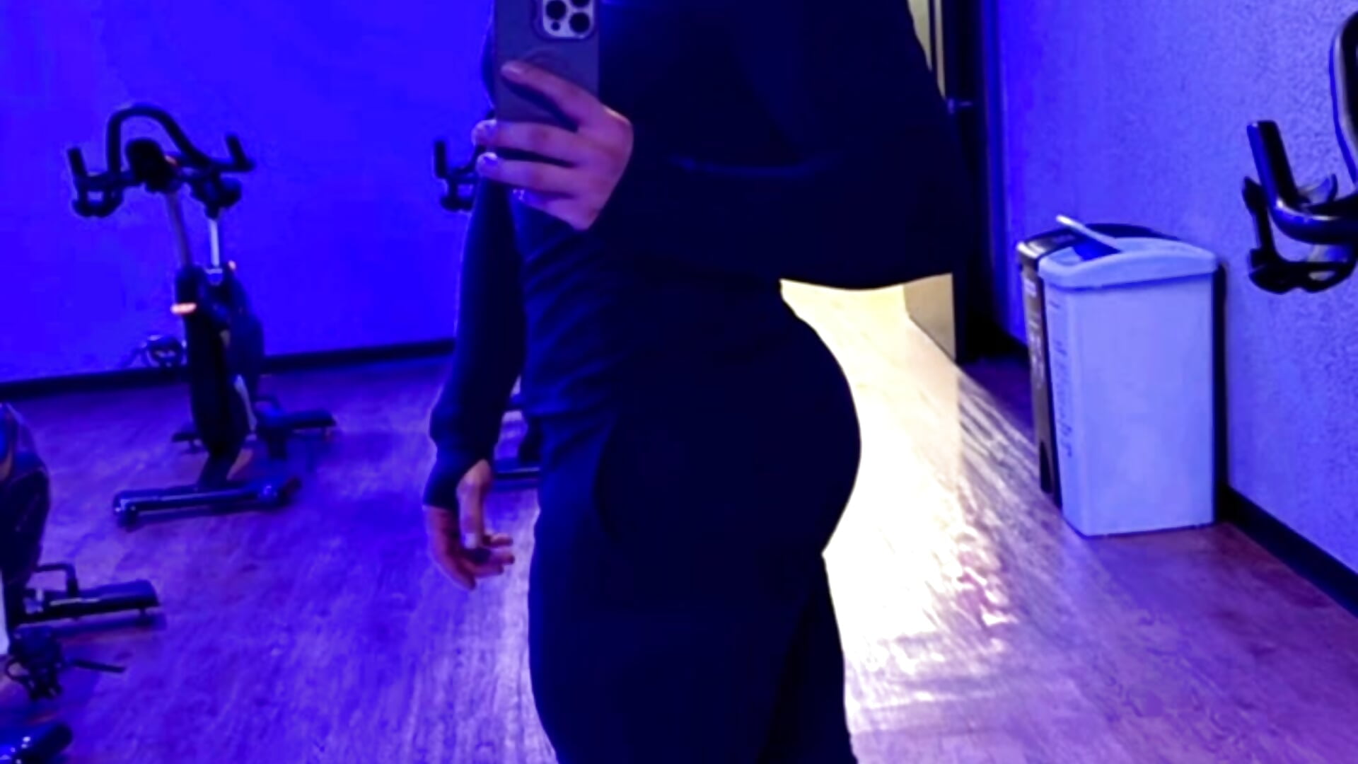 gym – video od webkamerové modelky Robyn_Rocki