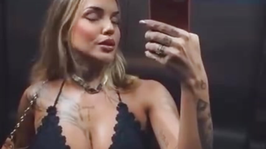 Me and the mirror – video af Joyce_Marsh