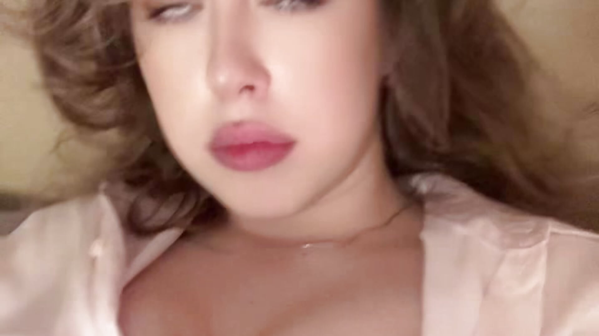 Your lovely big ass🤭 - video di LilianBliss modella di cam