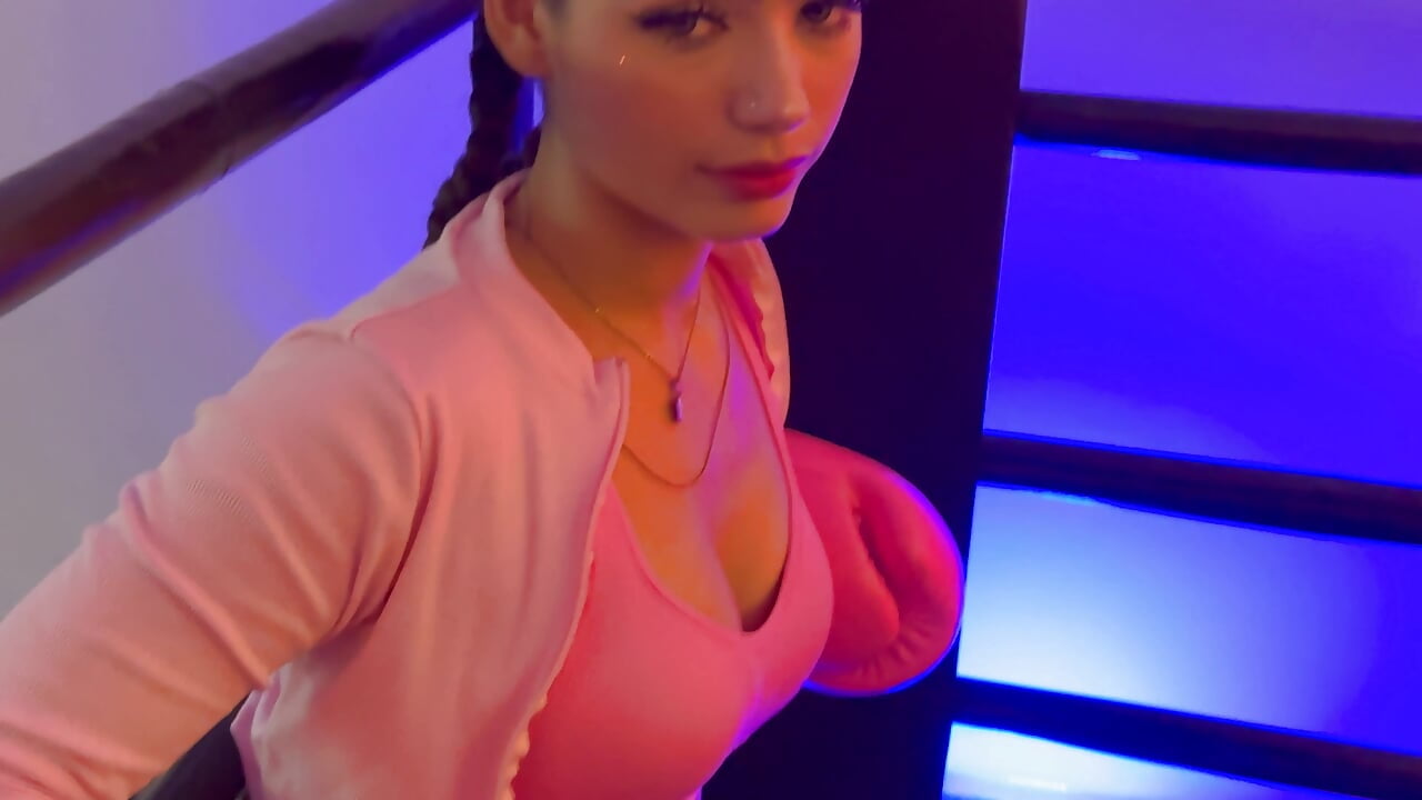 Active round 🥊 - video by sophia_willliamss cam model