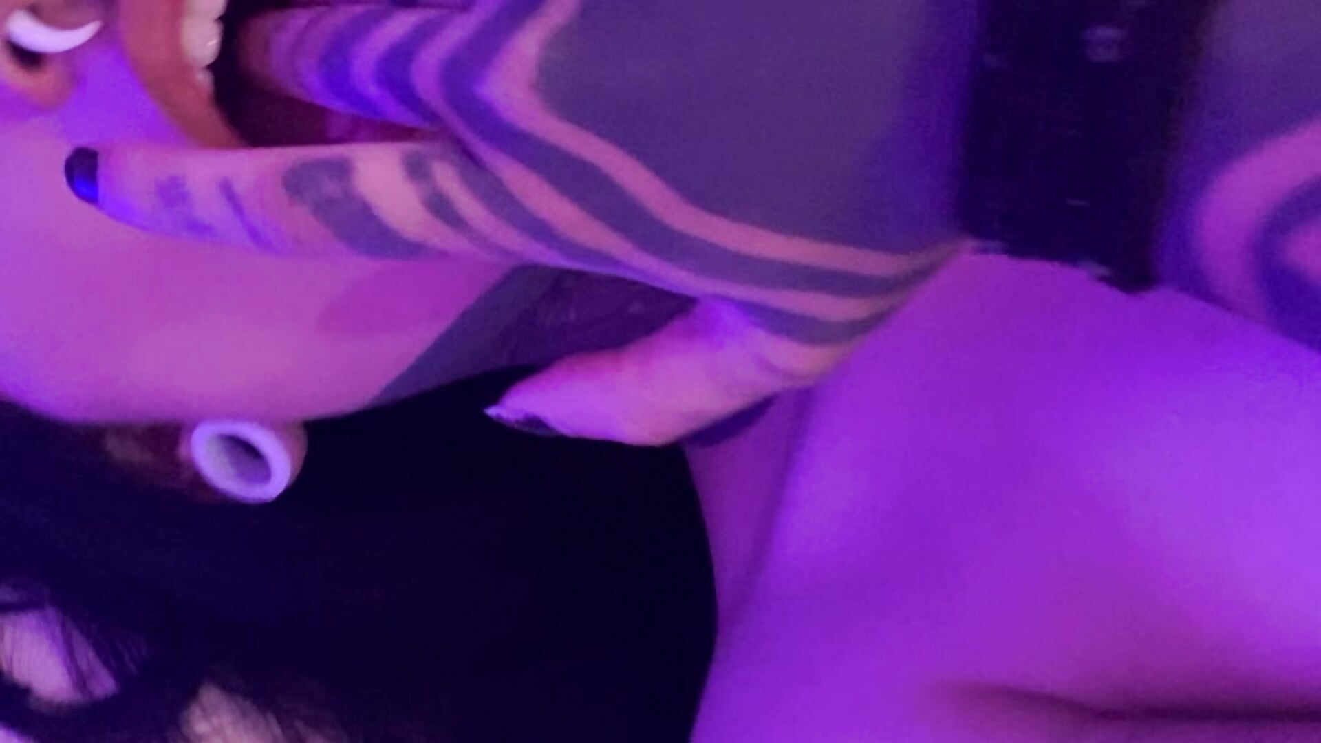 I like when they guide me... and I get lost a little🖤 – video af Kat_VonDe cam-model