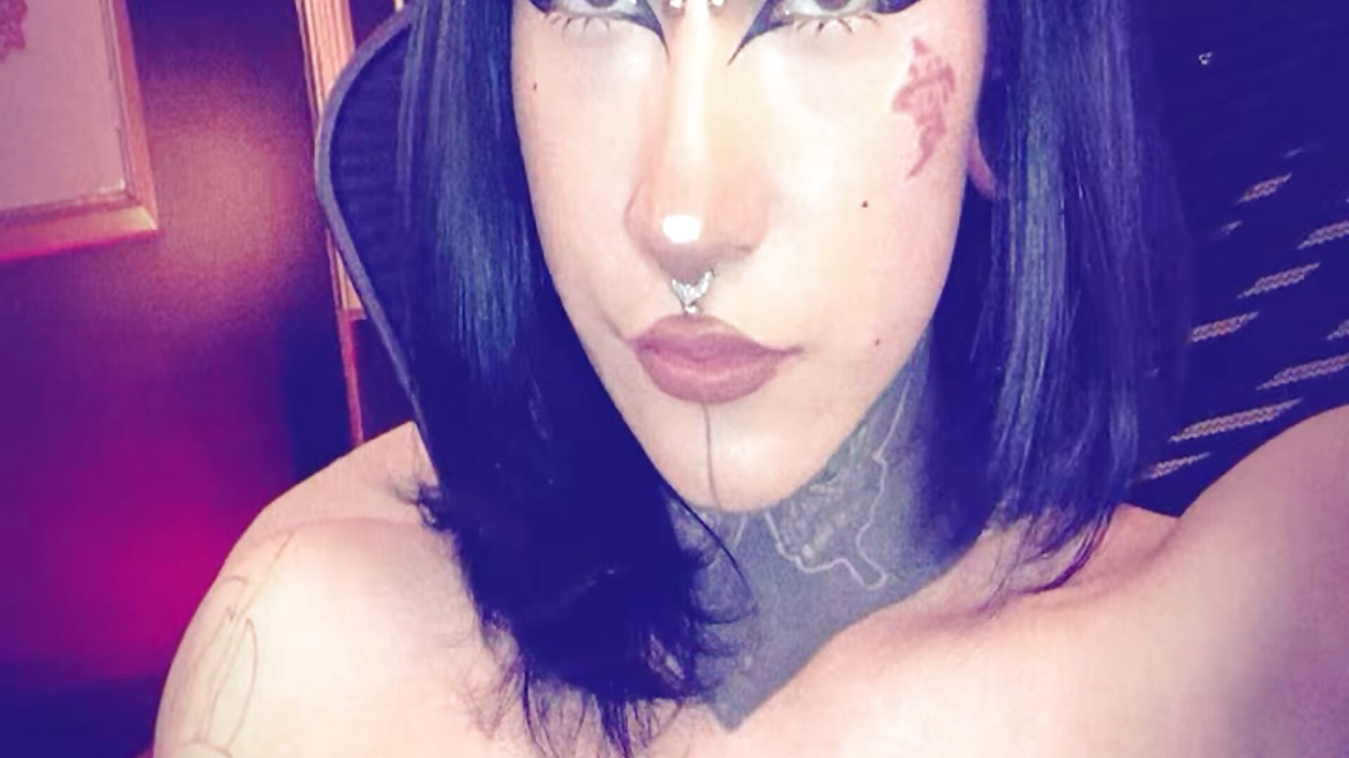 Desire begins with a look - відео від вебкаммоделі Kat_VonDe