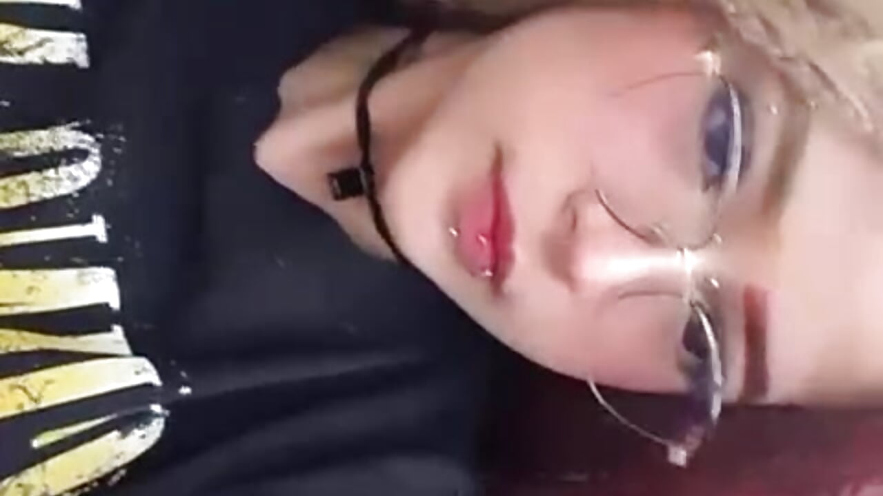 Trying to look cute 😂 – видео вебкам-модели Lexie_Bell_