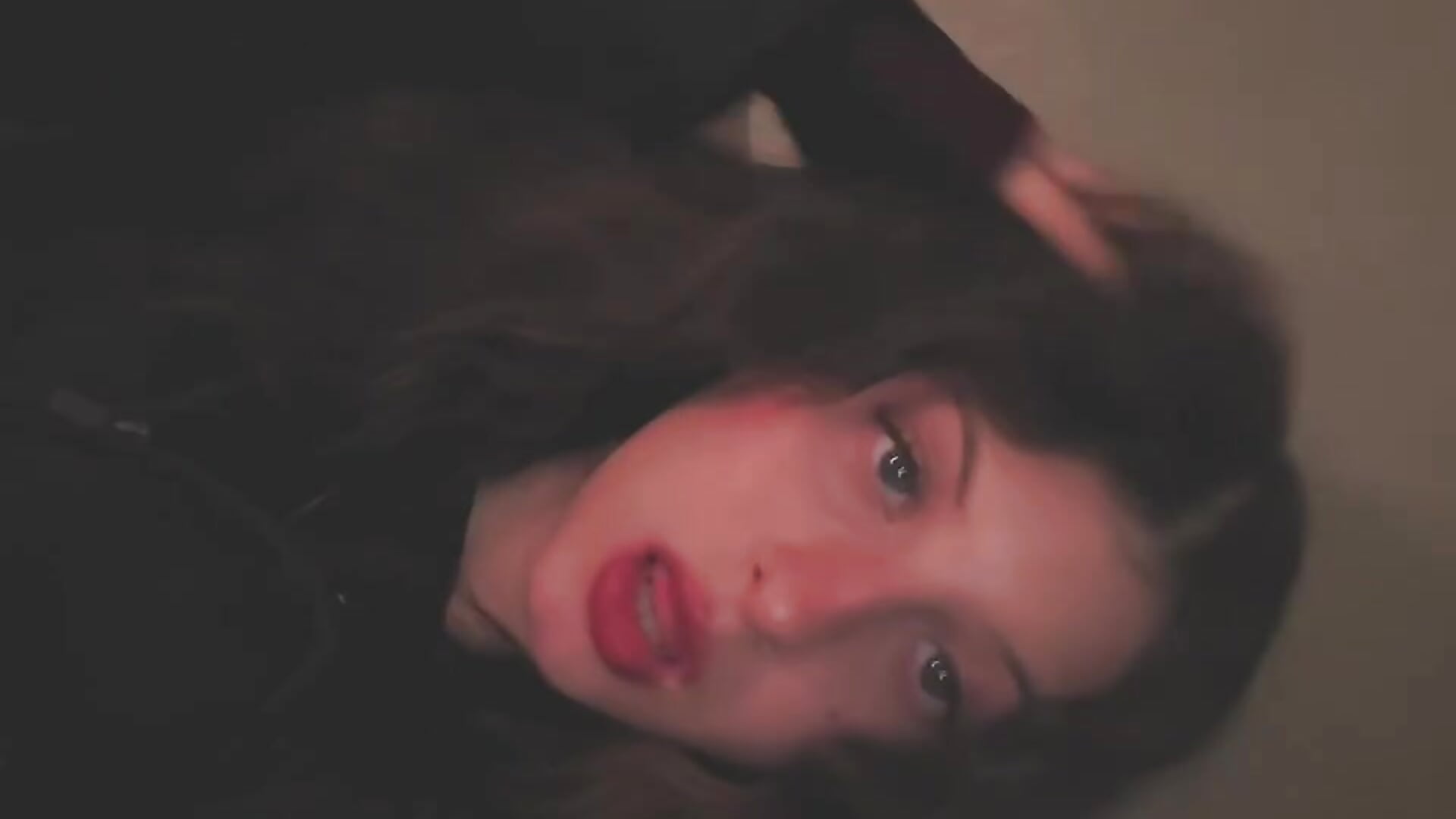 curls suit me?🌹– LouiseChavez kameramodell videója