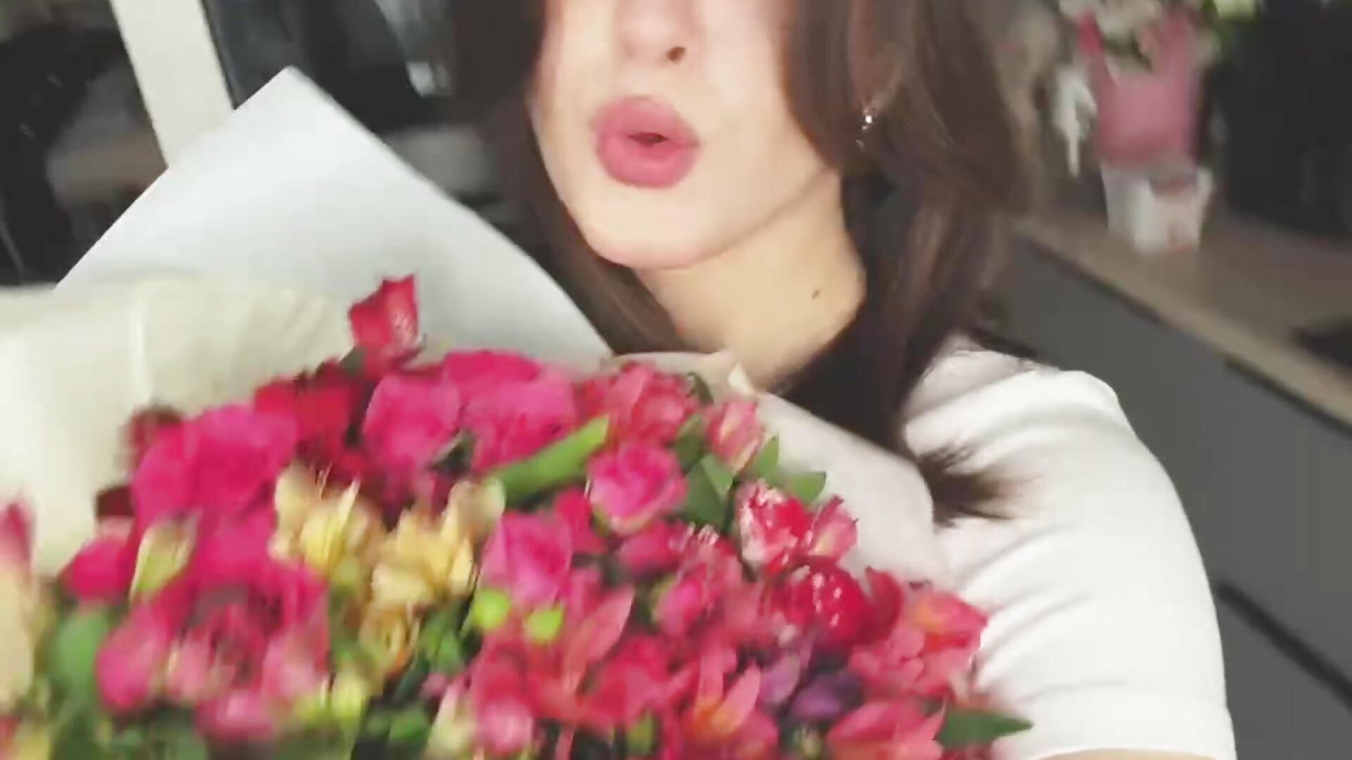 Spring is in my hands - video by LouiseChavez cam model