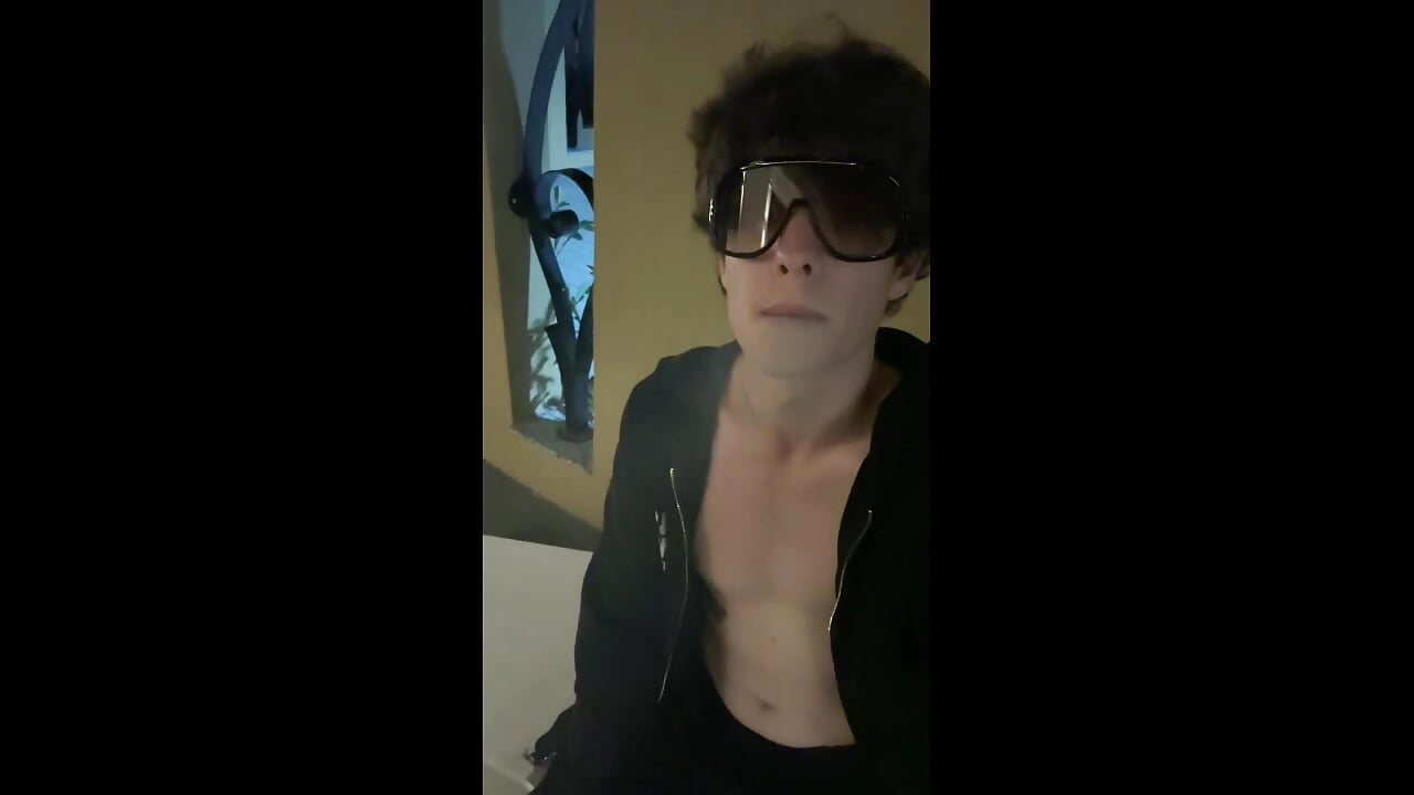 me :) - clip cu DenBunnyy model videochat