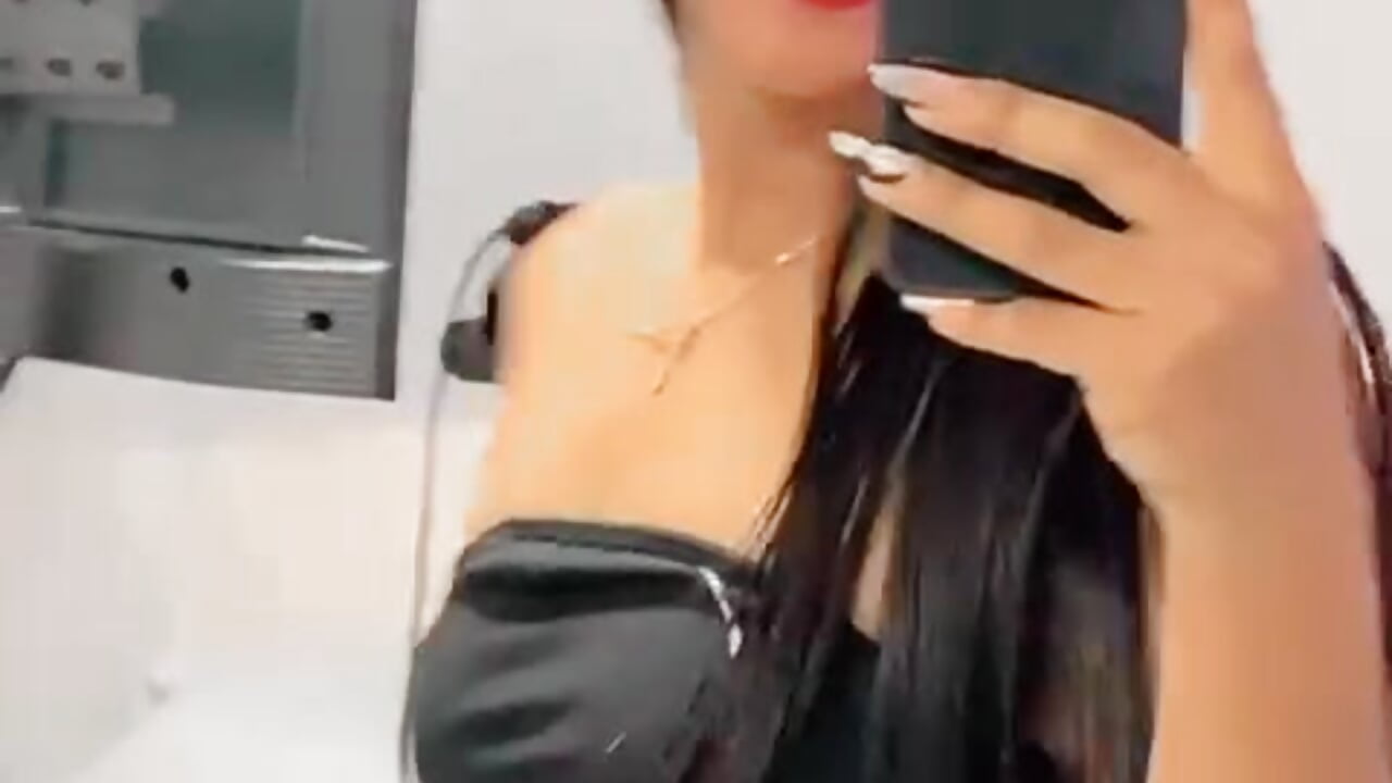 🤩 - video oleh model kamera annarosse_