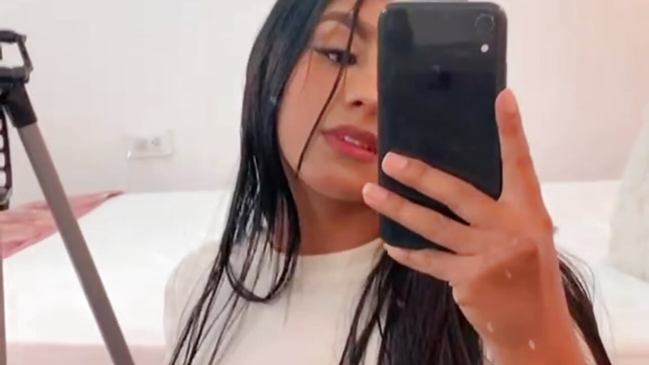 WhatsApp Video 2026-04-07 at 11,23,32 AM - vidéo du modèle de showcams annarosse_