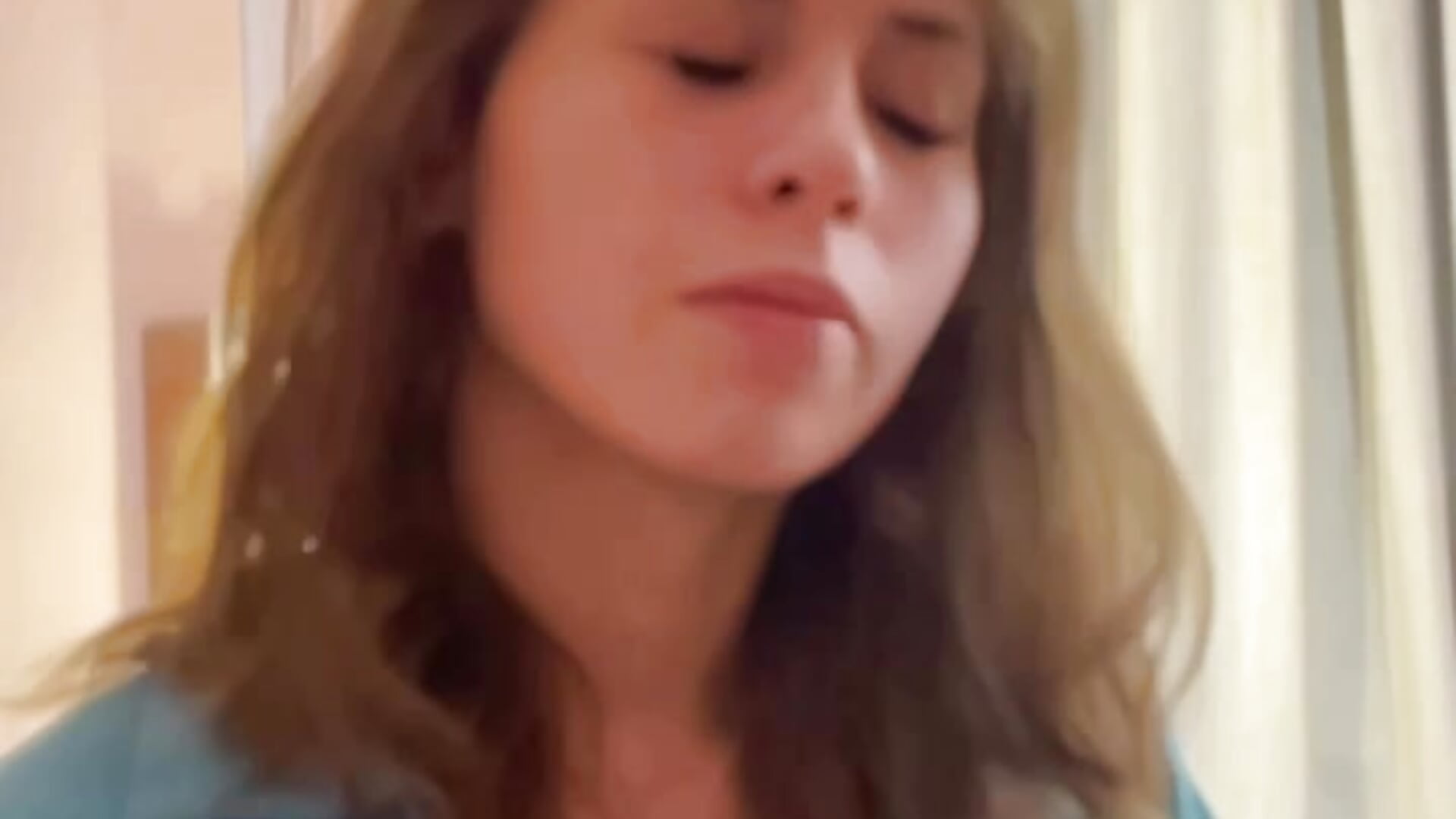 Simple me - فيديو من AsleyStouer موديل الكام