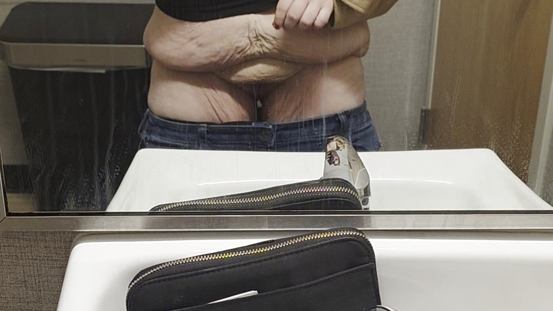 Coffee shop bathroom 😈🤤 - video by Ashloves_ cam model