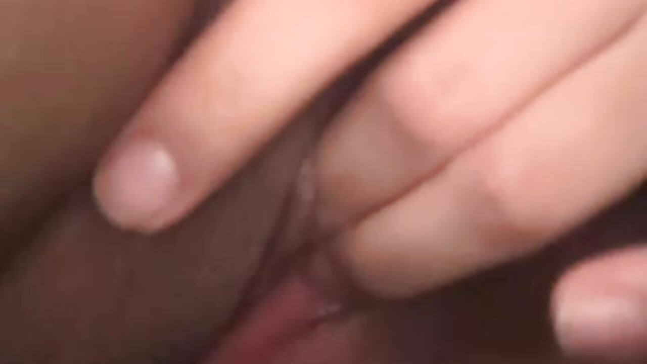 I love rubbing my pussy first thing in the morning 🥵 - video rosiepetal kameramallilta
