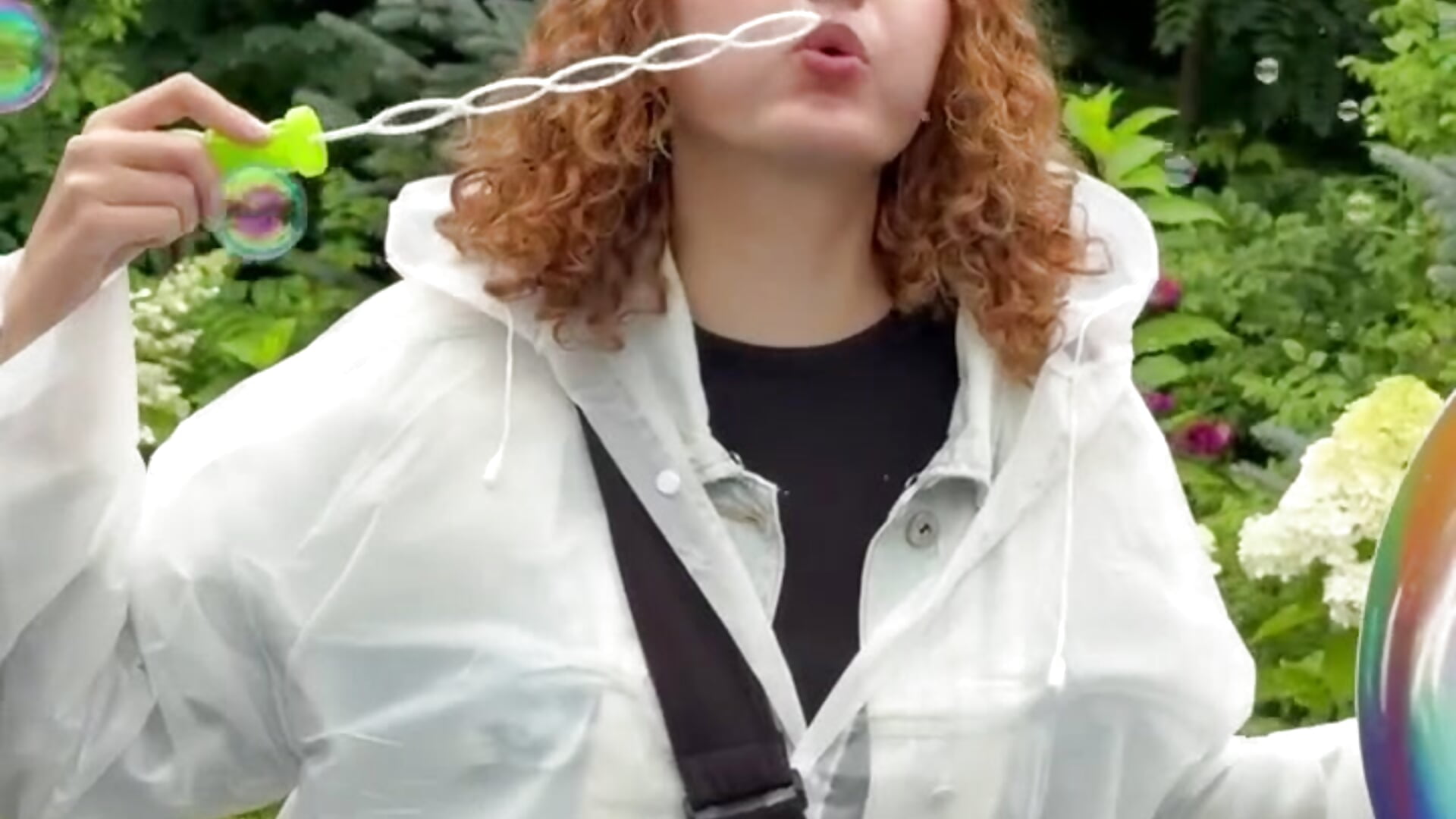 Magic bubbles! – video od webkamerové modelky Emily_lune