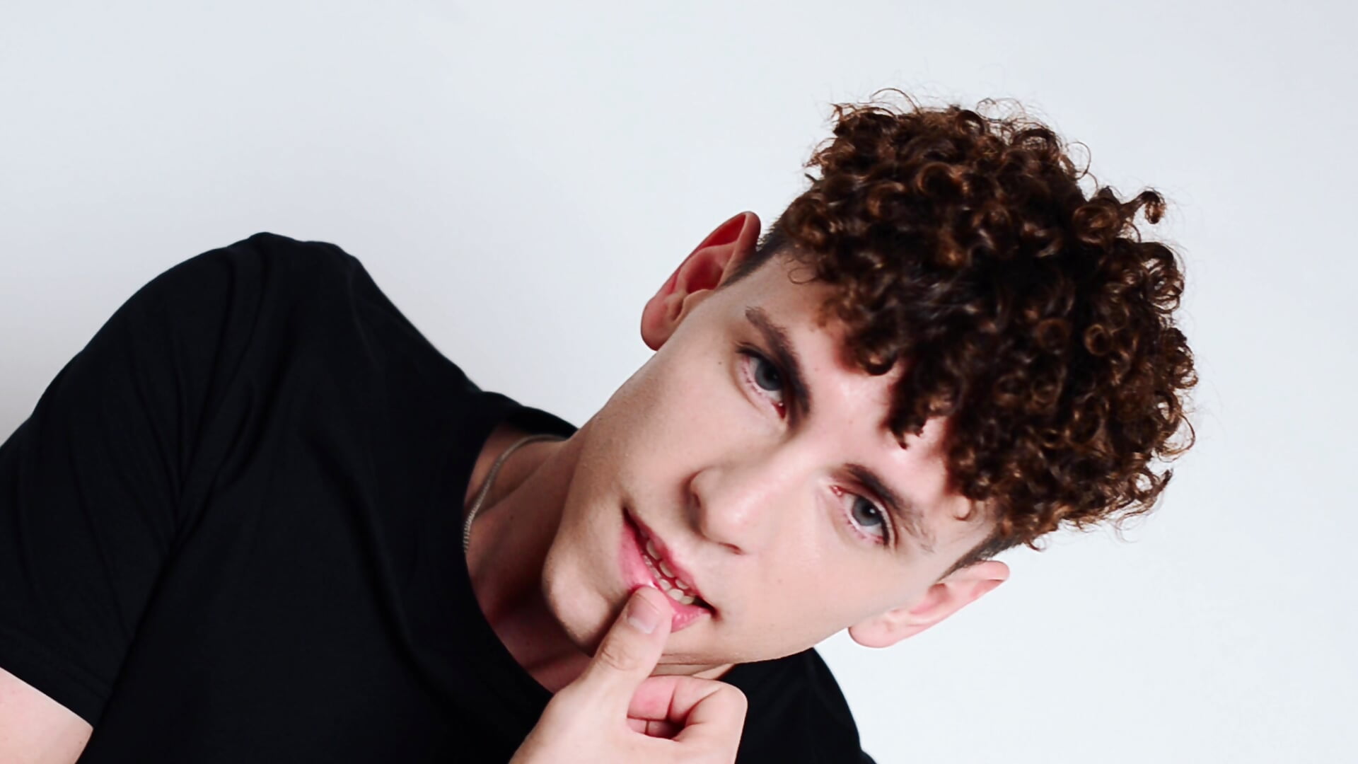 Your Next Obsession－カメラキャストのTylerGibsonの動画