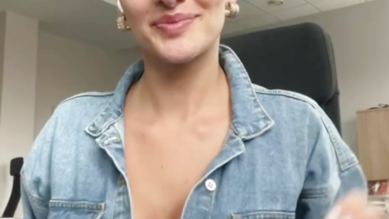 video_2026-01-20_23-22-54 - video oleh model kamera RoxelleSilvara69