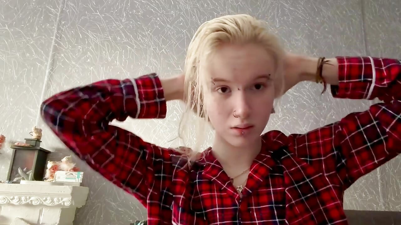 Comb my hair – video od webkamerové modelky Mia_WaterFall