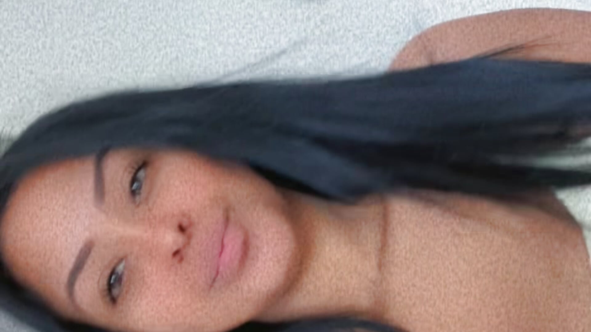 6B8E60BF-F226-4254-B17B-E6977FCDCDB6 - vidéo du modèle de showcams 25kortnie