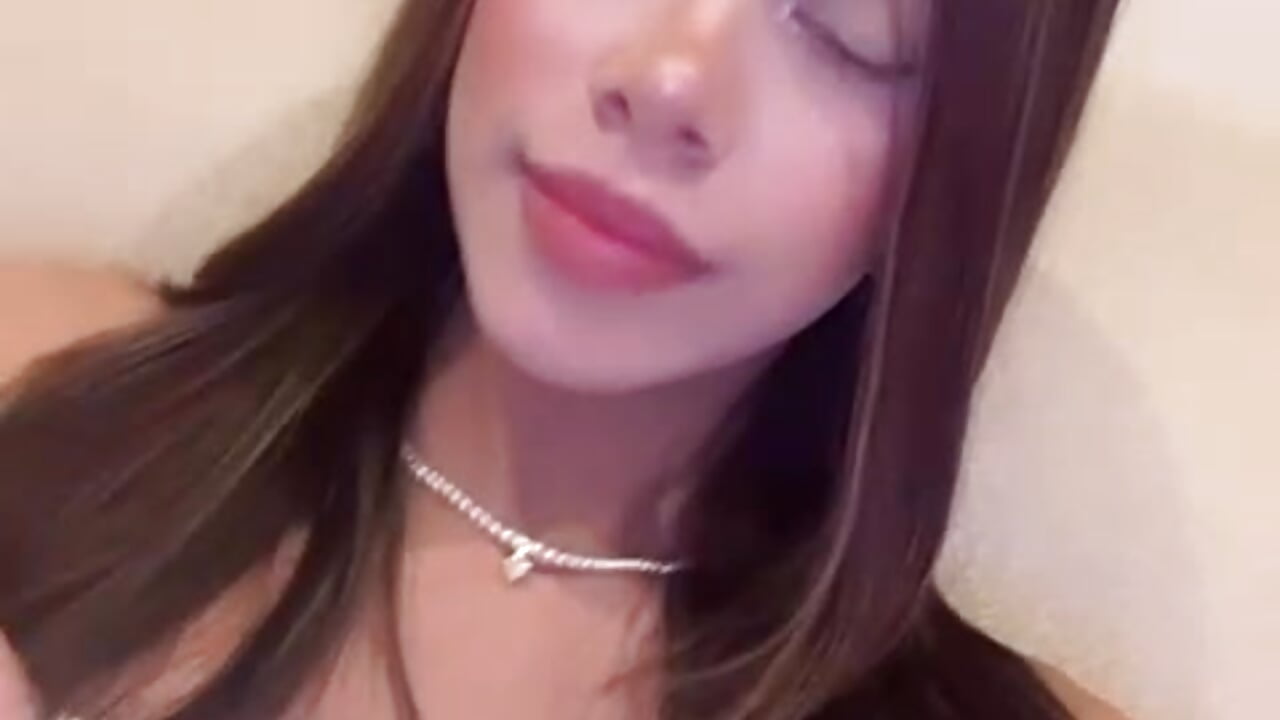 CUTE AS ALWAYS - video oleh model kamera BellaMoon_