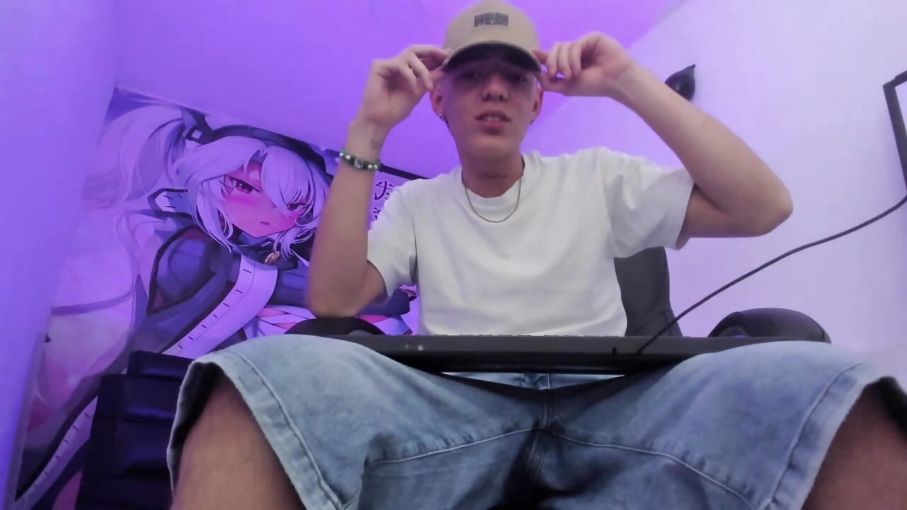 Just Me :) - video di NickyyFlow modella di cam