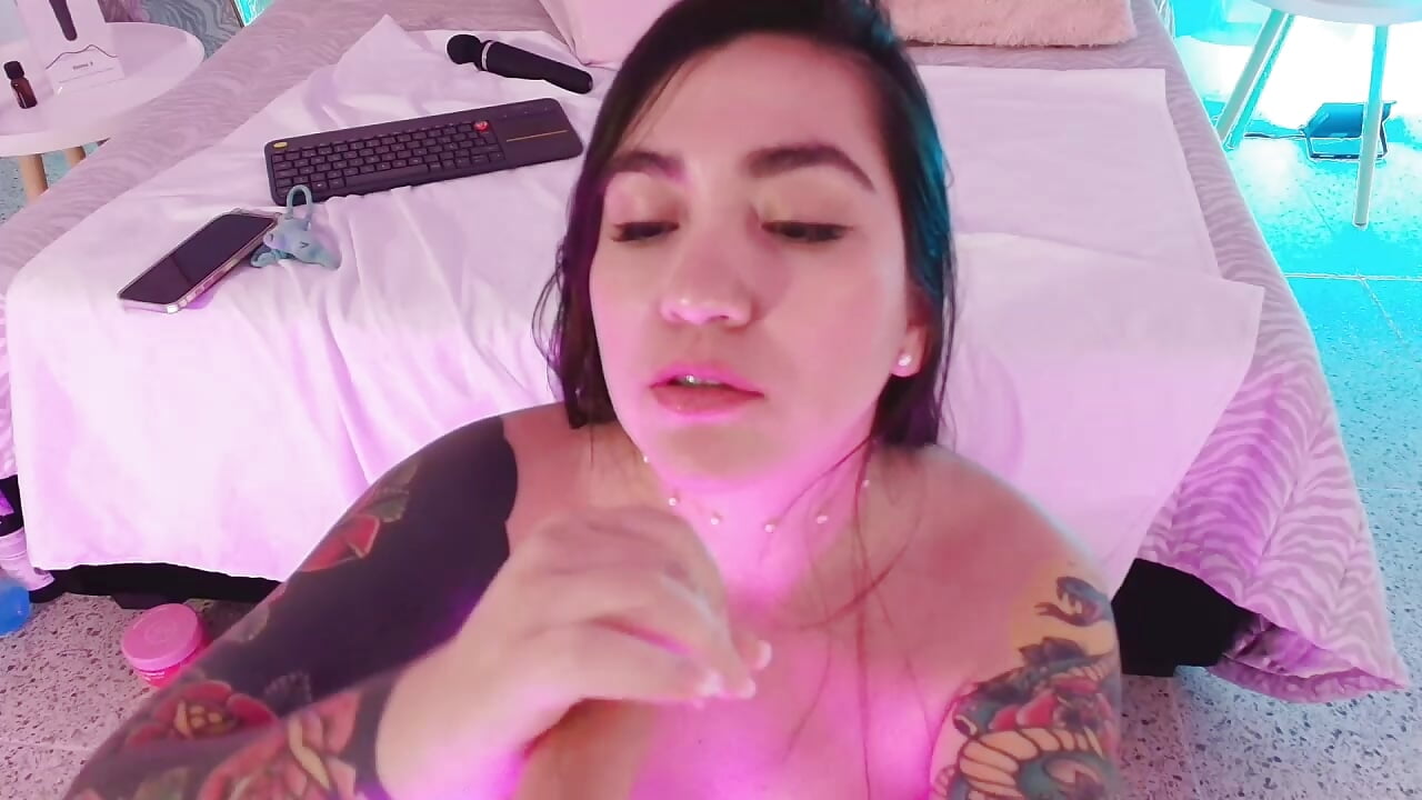 A delicious blowjob with deep throat