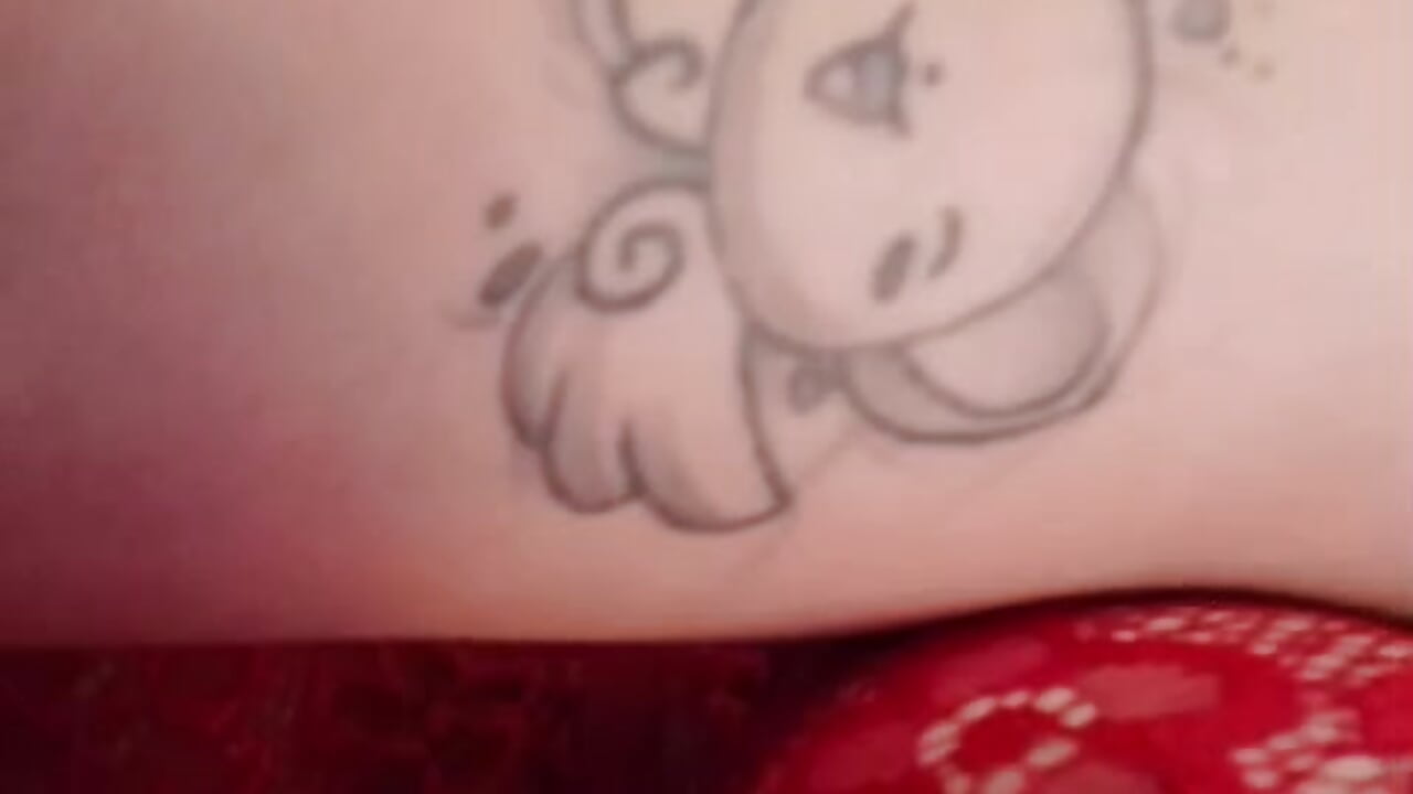 tattos - vídeo de EllieNeptune_ modelo de câmara