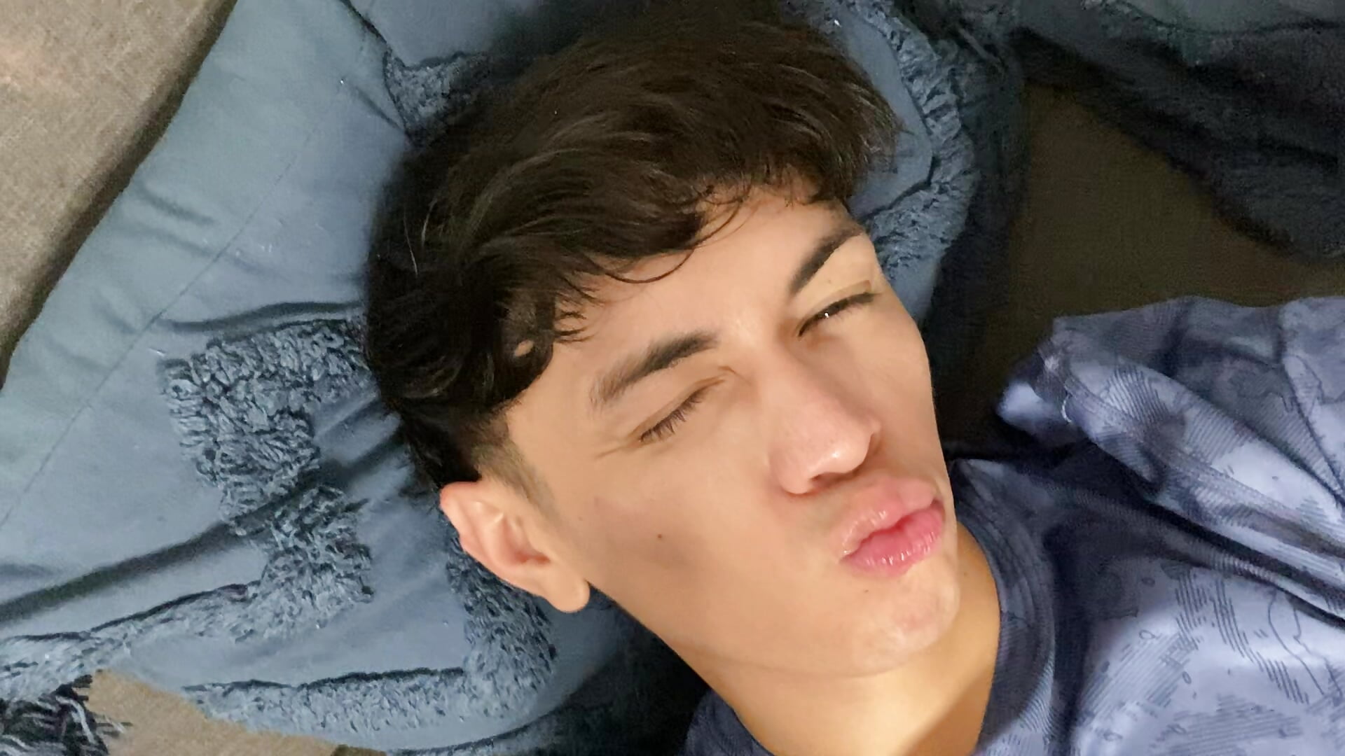 Besos chicos - vidéo du modèle de showcams Caydensmit