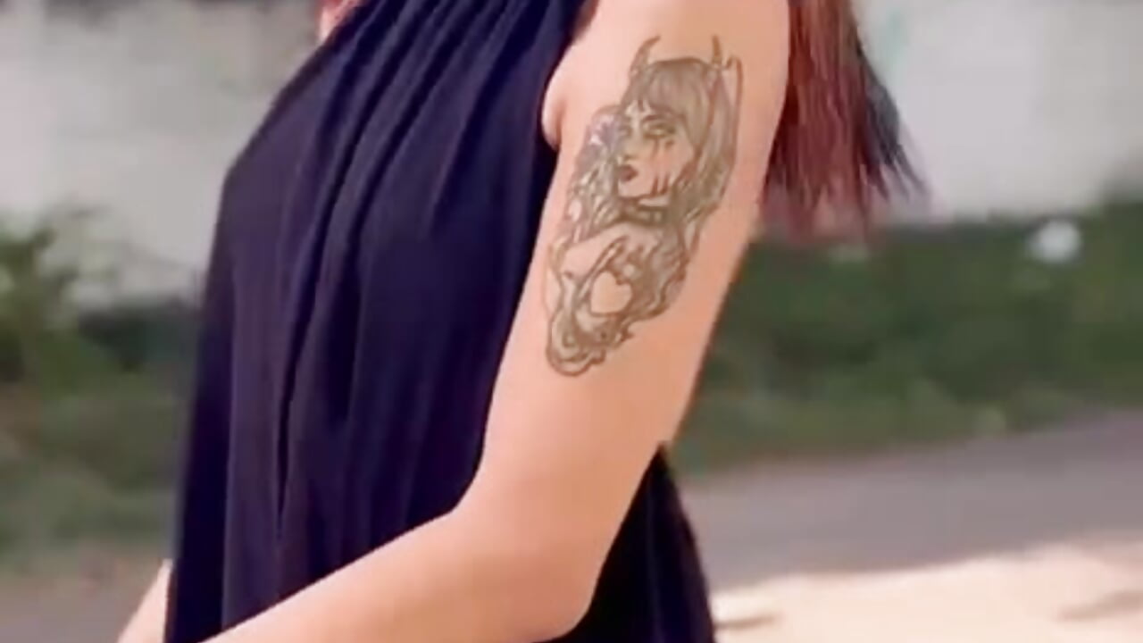Vídeo em tendência de modelo na câmara PAMELA_BRANZ 8211
