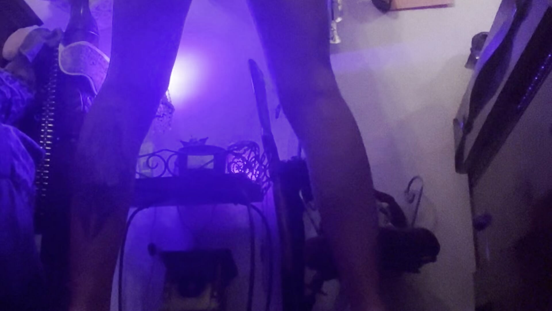 NAKED IN STRIPPER HEELS SPREAD LEGS - vídeo de la modelo de cam luxxlola