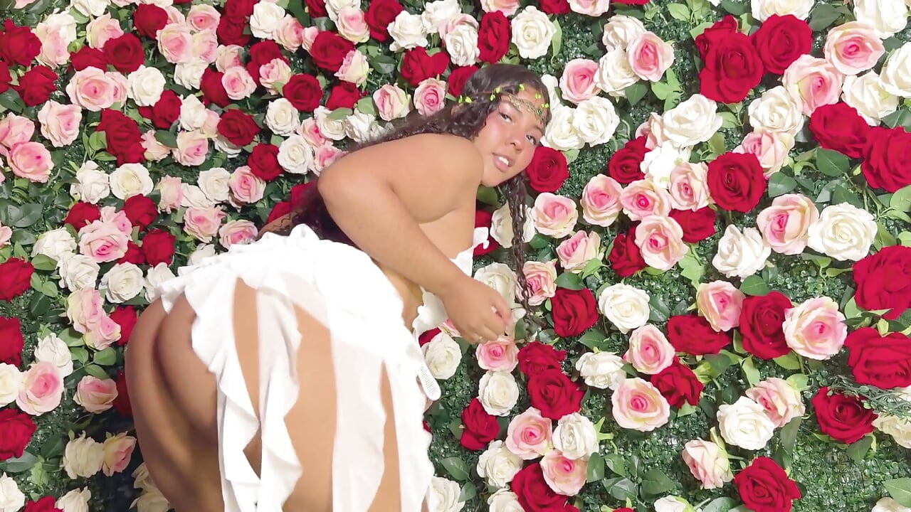 profile-intro-video-1782443357 - vidéo du modèle de showcams Fatima_senghor
