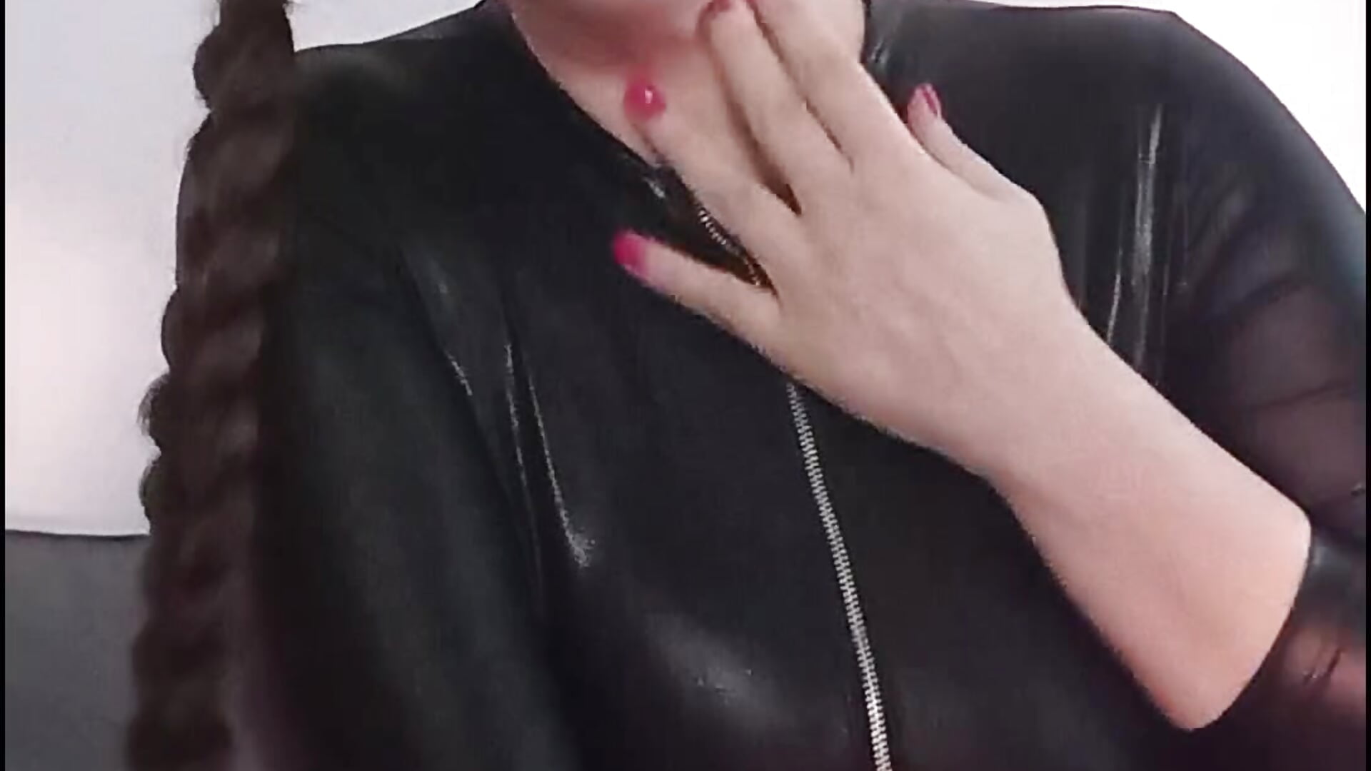 26d26647-df05-49f7-8840-208e8f1d7f28-1_all_2345 – video modela na kameri Angela_swet