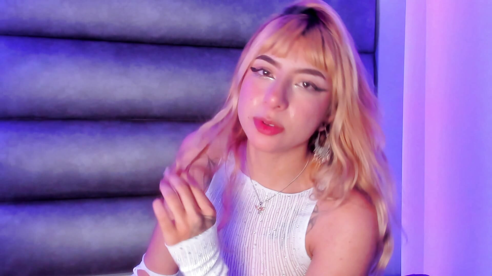 YOUR BLONDE GIRL FAV!－カメラキャストのadhalee_jsの動画