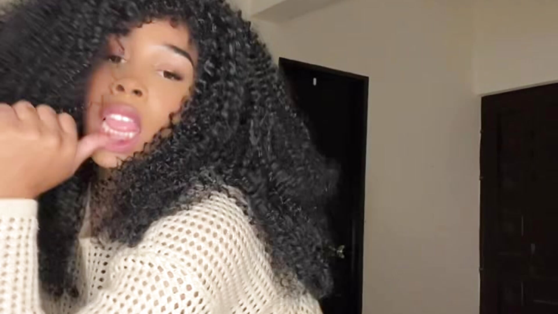 Put me Chanel– YourDreamReal kameramodell videója