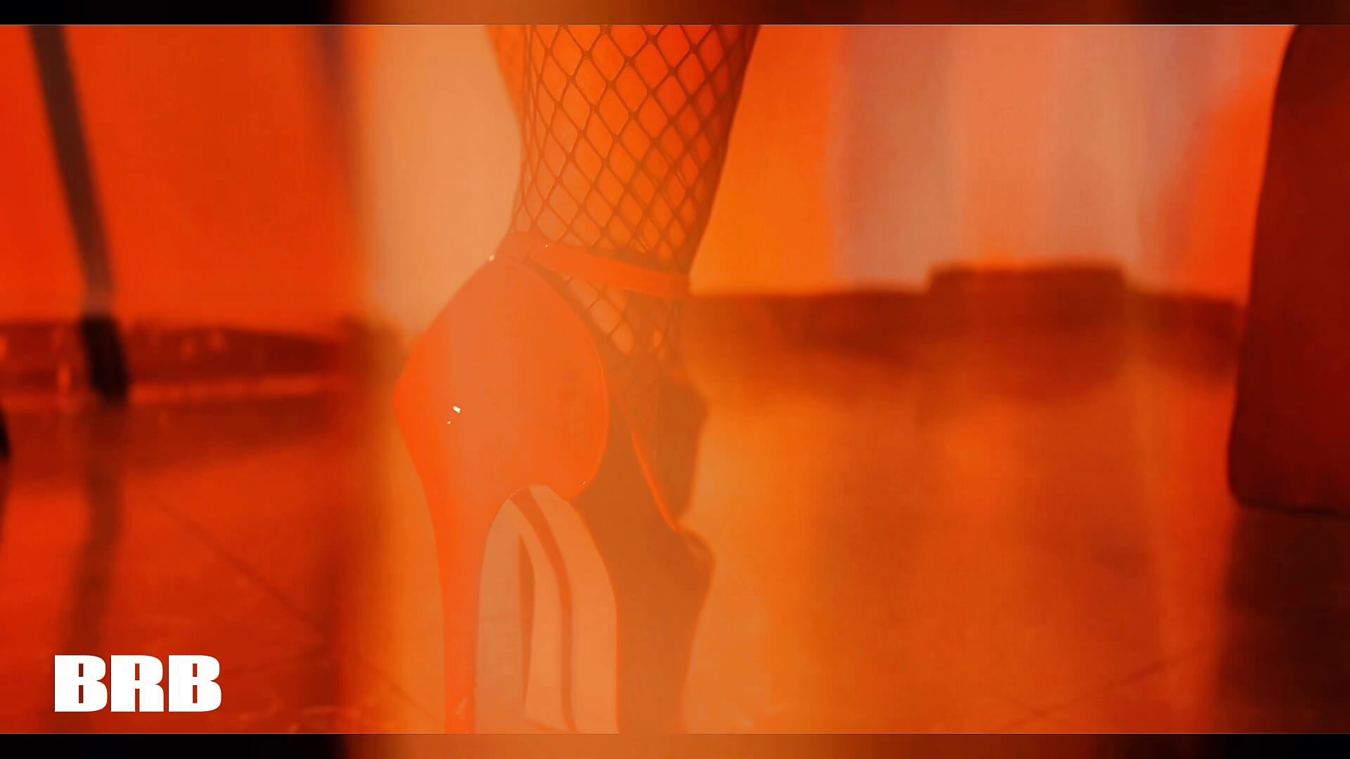 Enjoy your mistress and don't forget to groom her - Vídeo de skarlethbelluci, modelo de vídeos