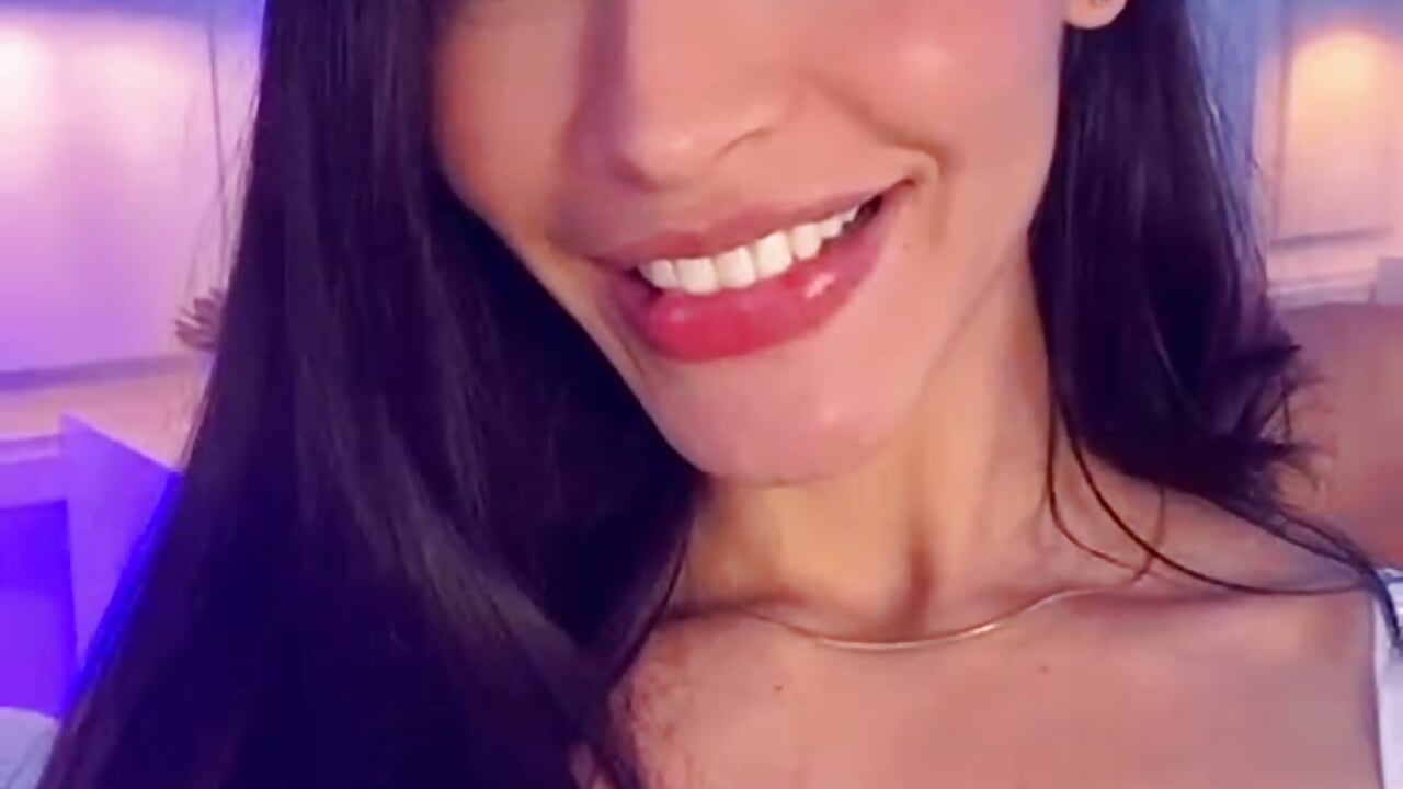 DICK !! I LOVE TO SUCK IT ♥ ♥ - video van JuliaaVega cam-model