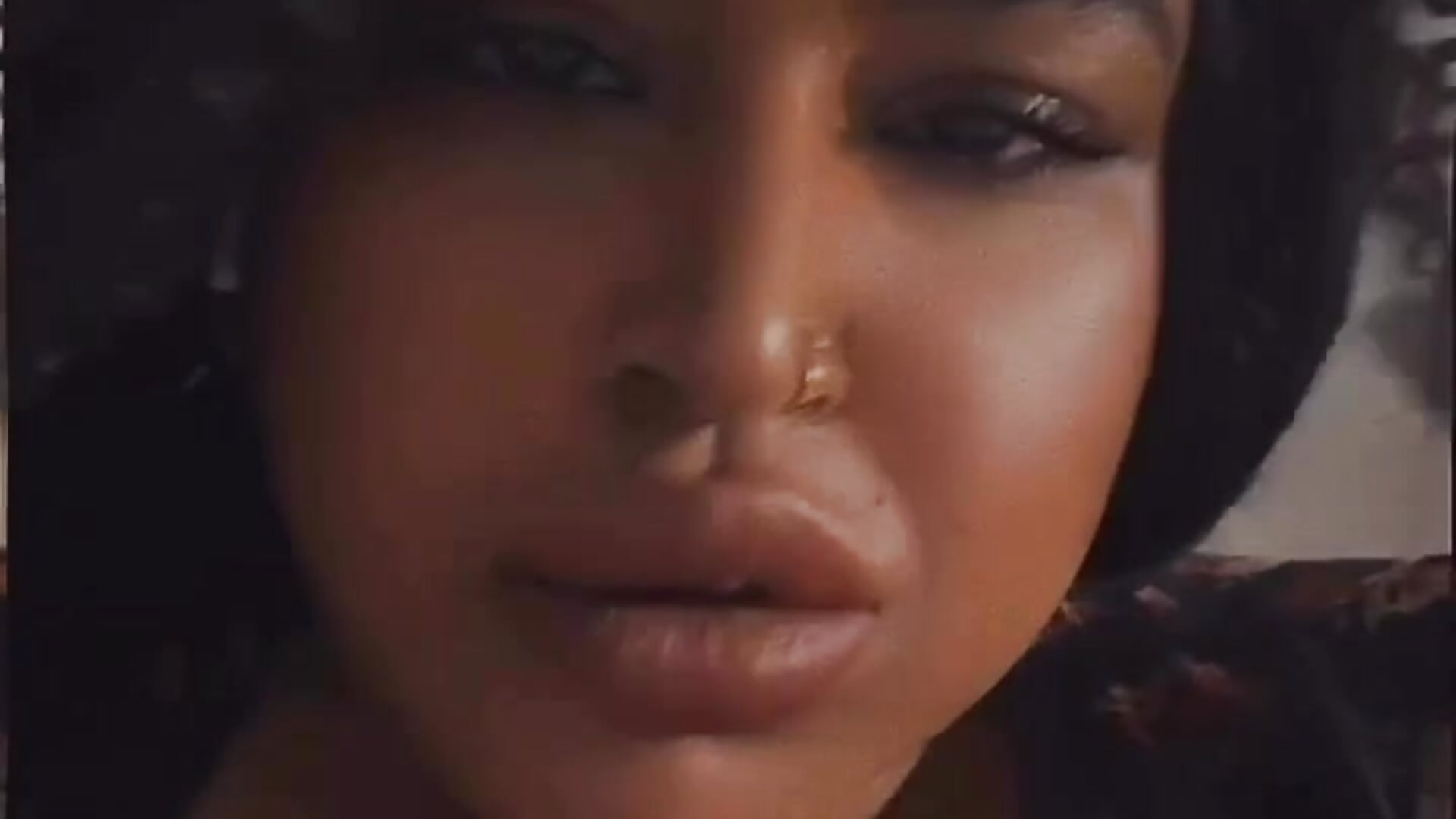 a9cf49a707404eac865b31d3f282eab4– AraiyaX kameramodell videója