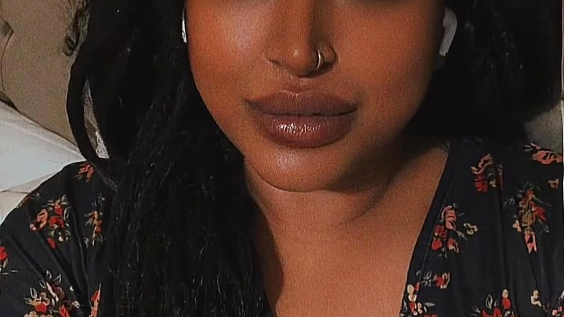 0841437a0861494ab3a0aa349c73aea1– AraiyaX kameramodell videója