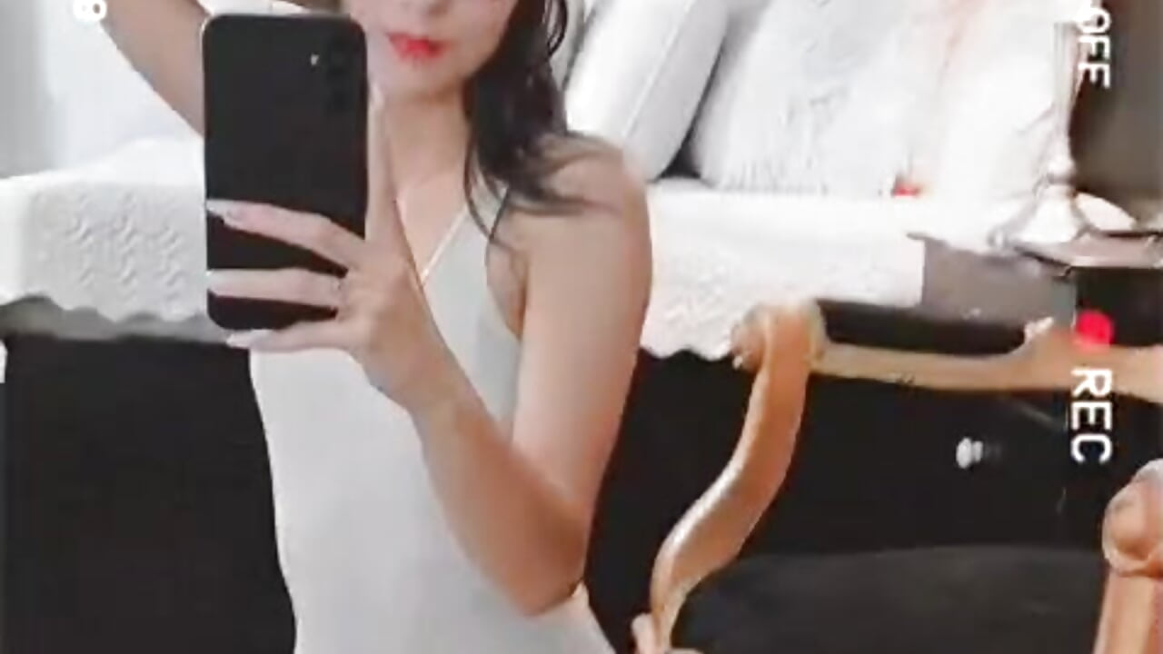 You like it soft at first? I do too… until I’m begging for more. Rougher. Deeper. Wetter.－カメラキャストのLeilaMilleerの動画