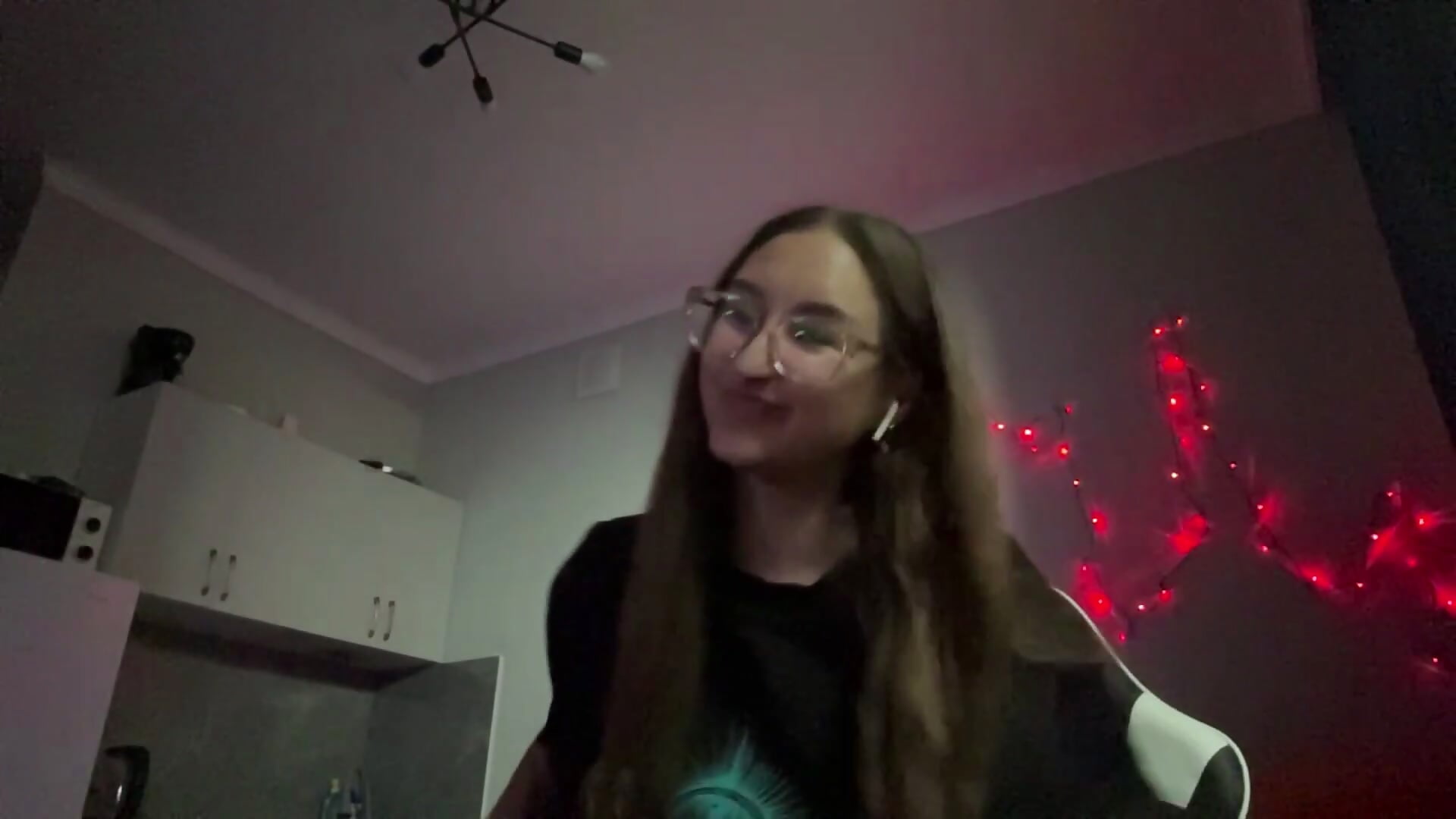 “Rainy Day in Montmartre” - video by Mlacutehere cam model