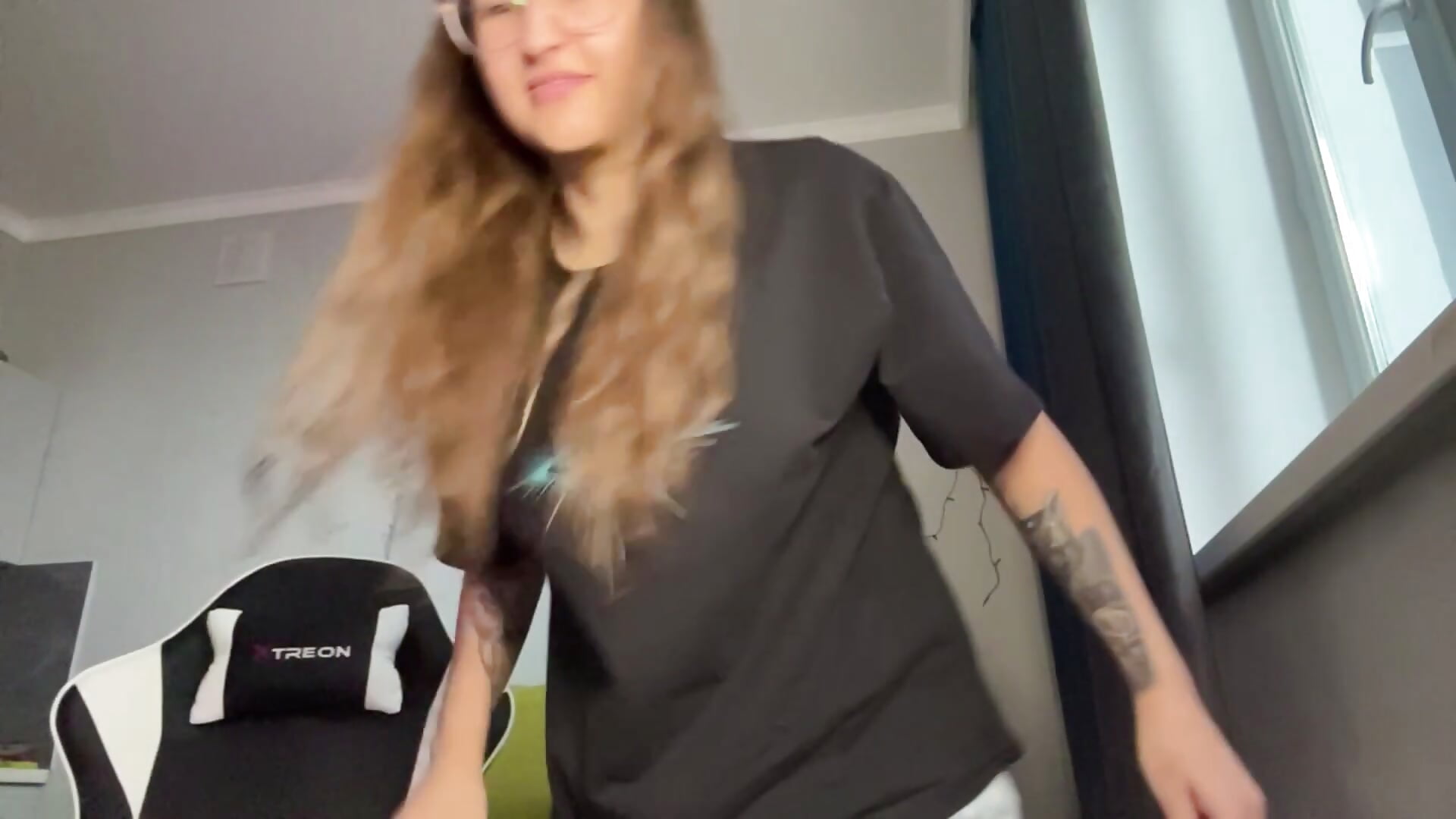 “Backstage at ENSAD” - video by Mlacutehere cam model