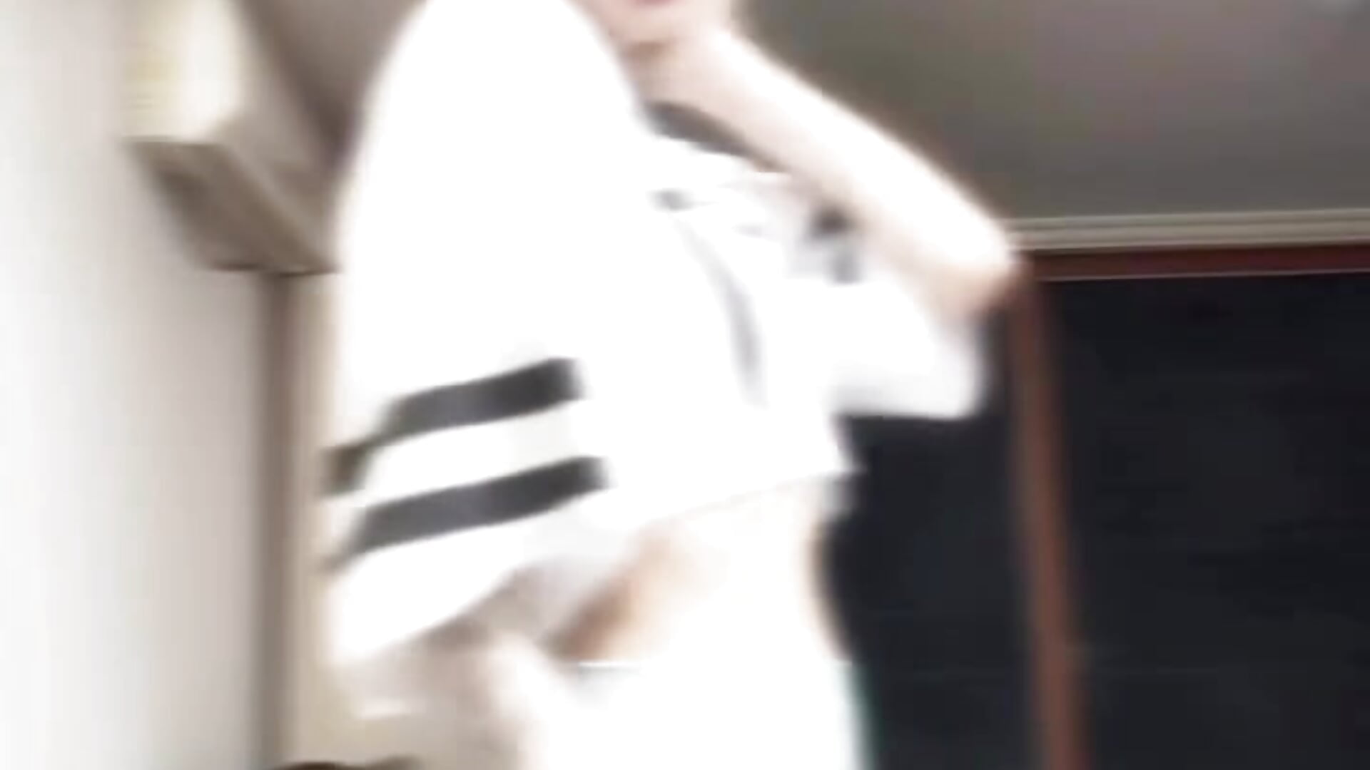 >_< - video by ShyLulyX cam model