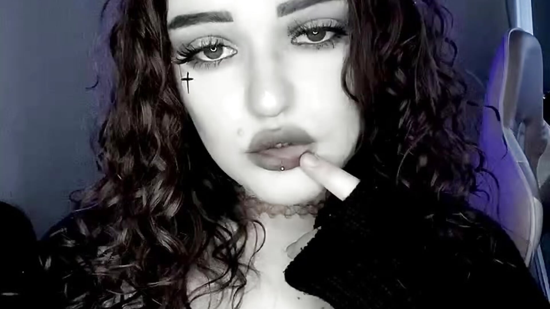 Goddess Gaze – video modela na kameri CrimsonVampCouple