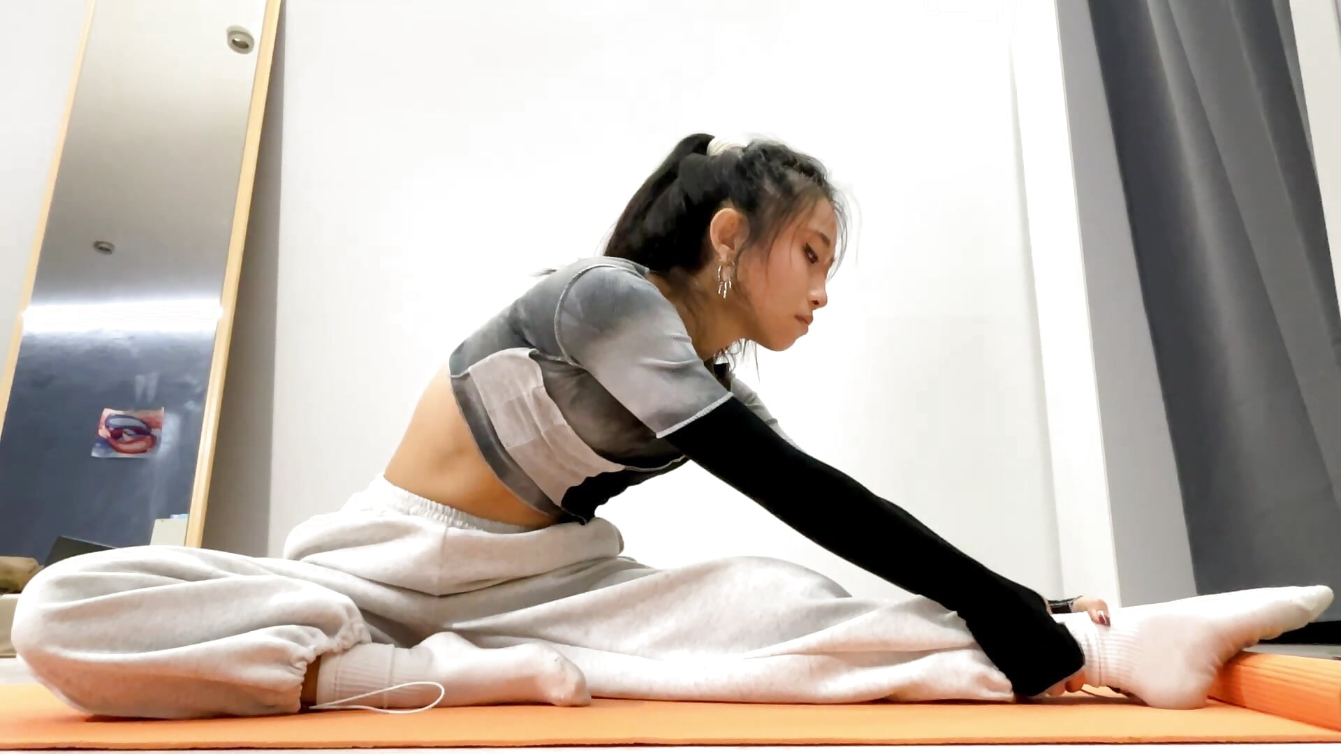 "Mirror Session: Watch Me Watch You Watching Me" - video av SweetMiaXO cam model