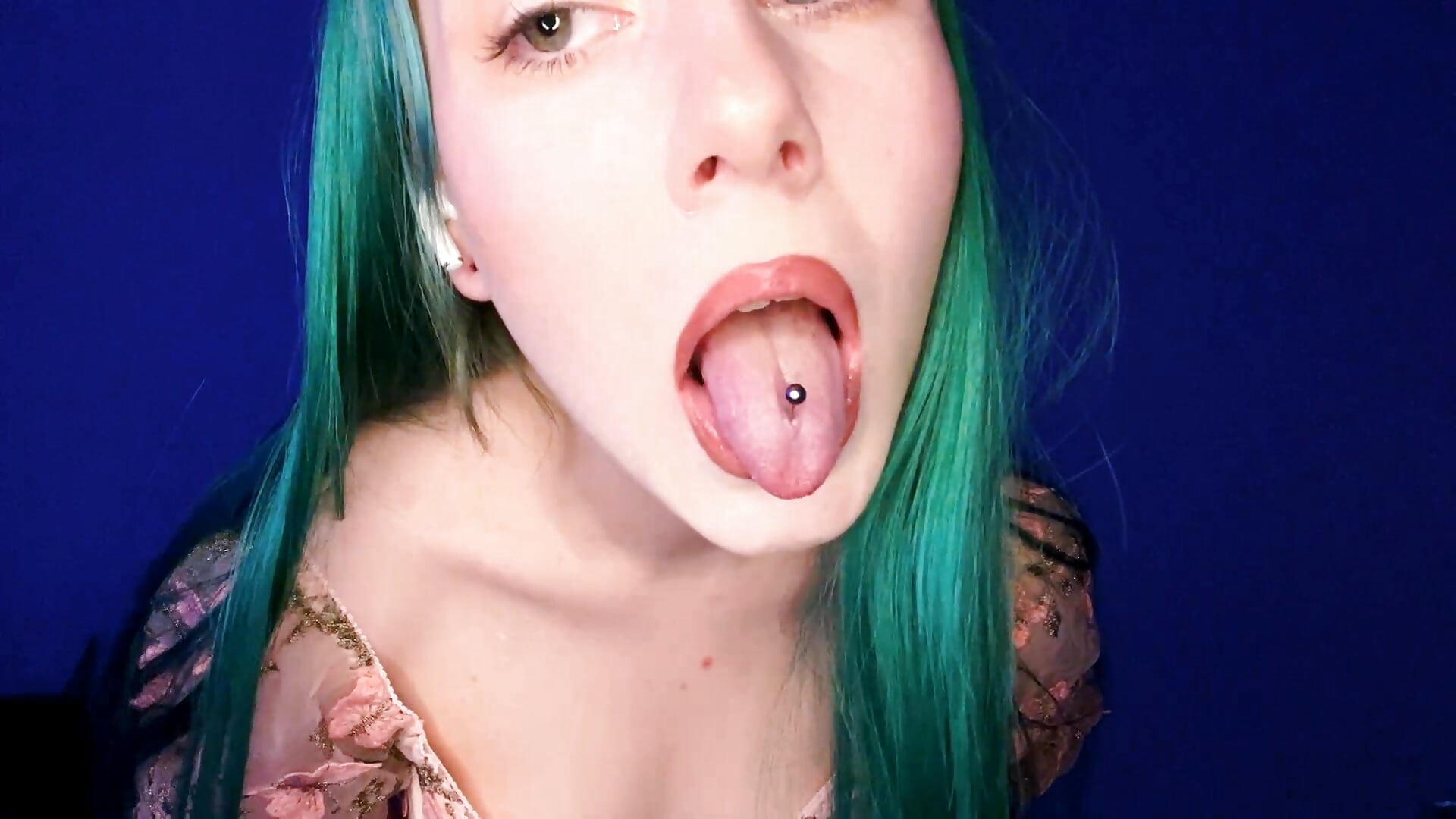 Tongue tease - video by KateSzaflarski cam model
