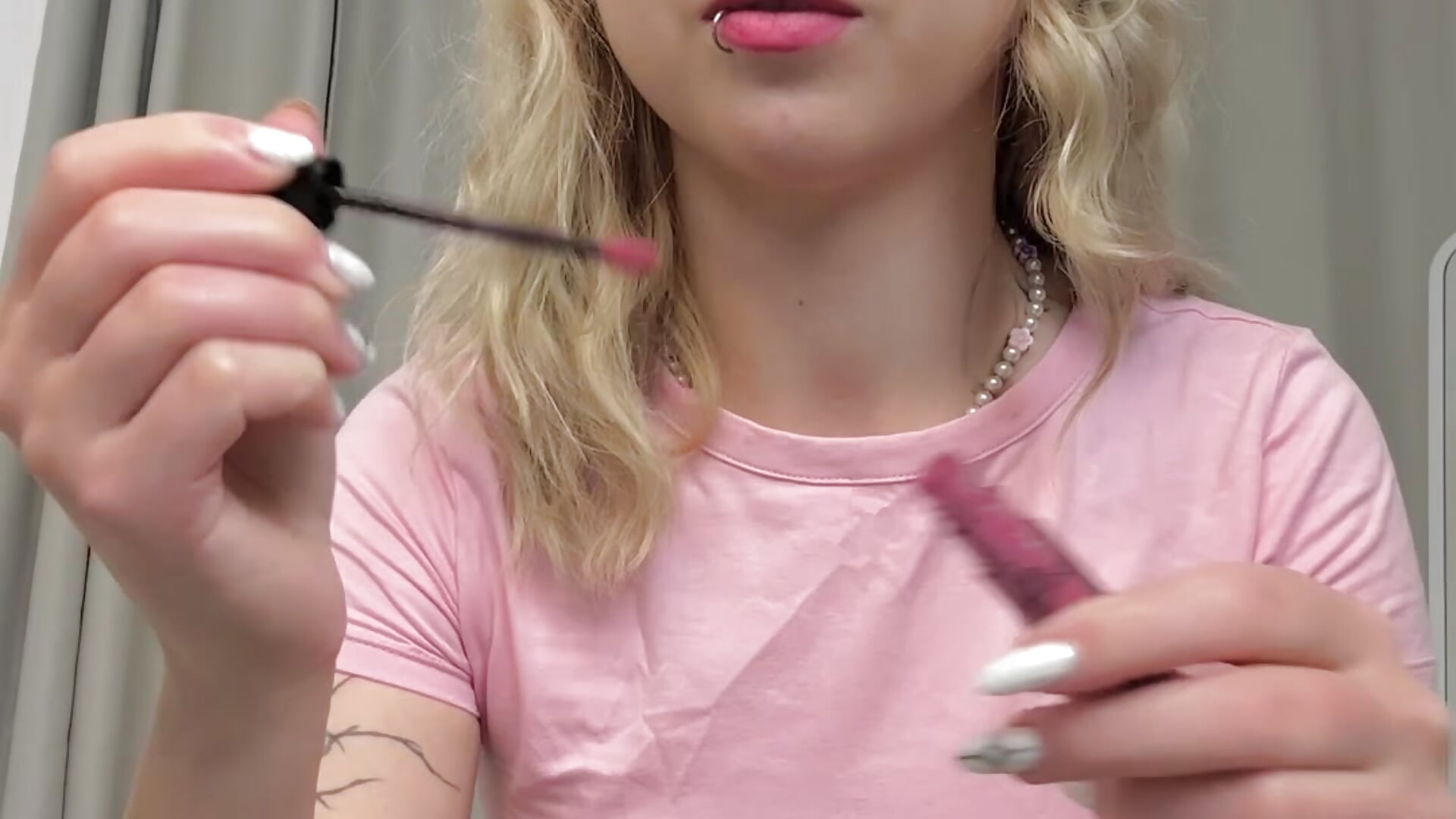 lip gloss💖– yourlovelyeve kameramodell videója