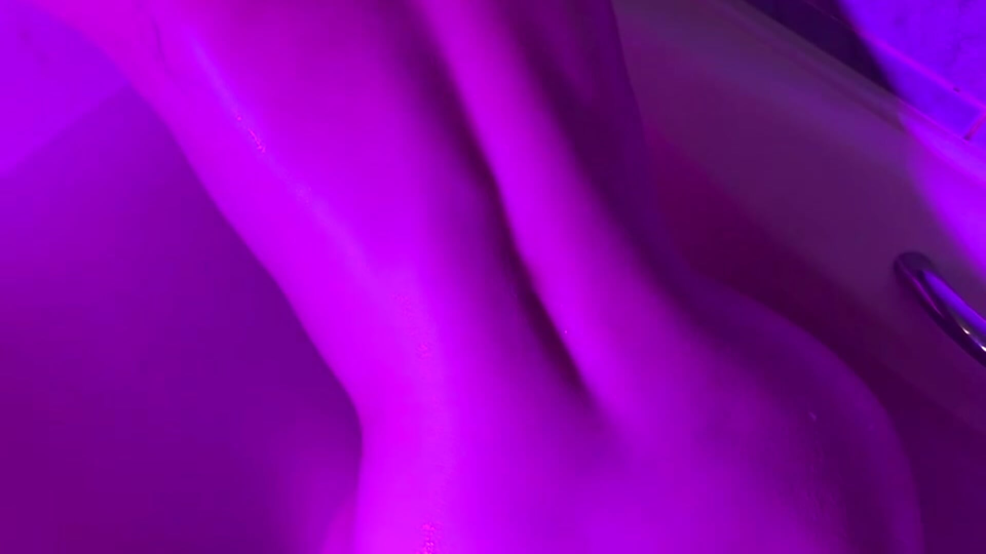 in the bathroom🥵  – yourlovelyeve kameramodell videója