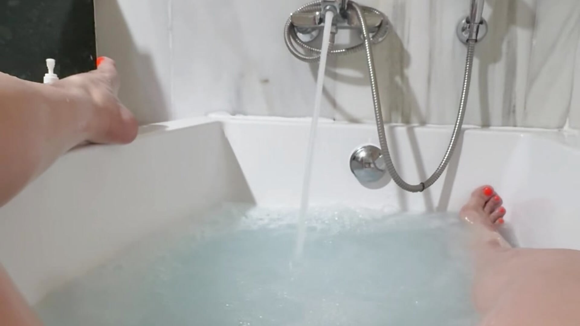 POV you caught me in bath tub in vacation 💦🍆 - video by OurXSecret cam model